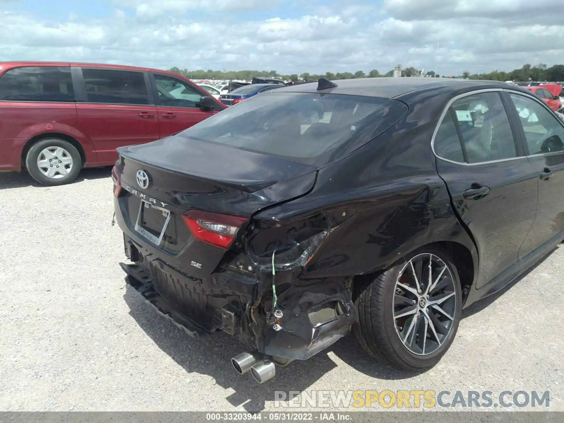 6 Photograph of a damaged car 4T1G11AK6MU583802 TOYOTA CAMRY 2021