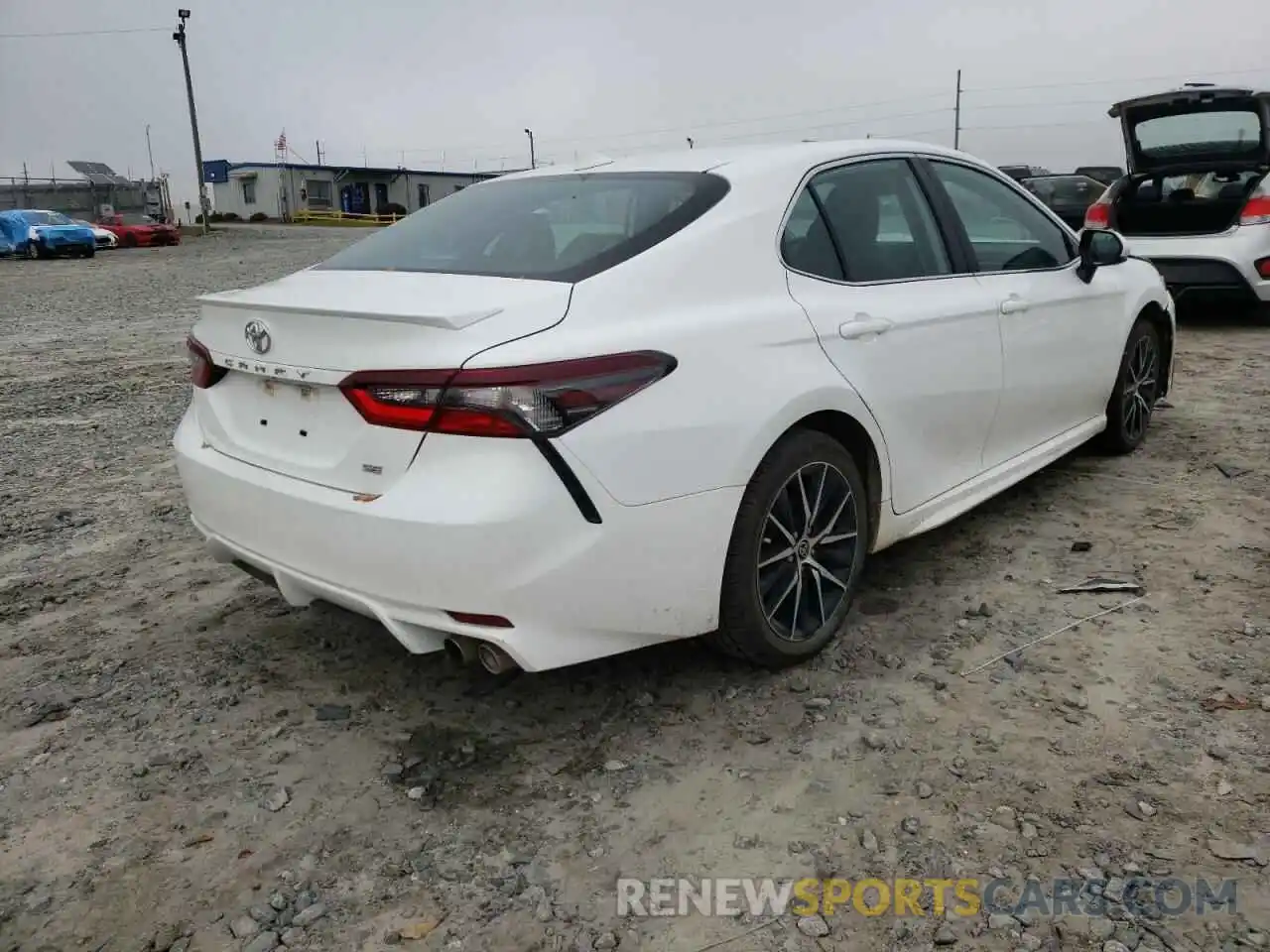 4 Photograph of a damaged car 4T1G11AK6MU595304 TOYOTA CAMRY 2021