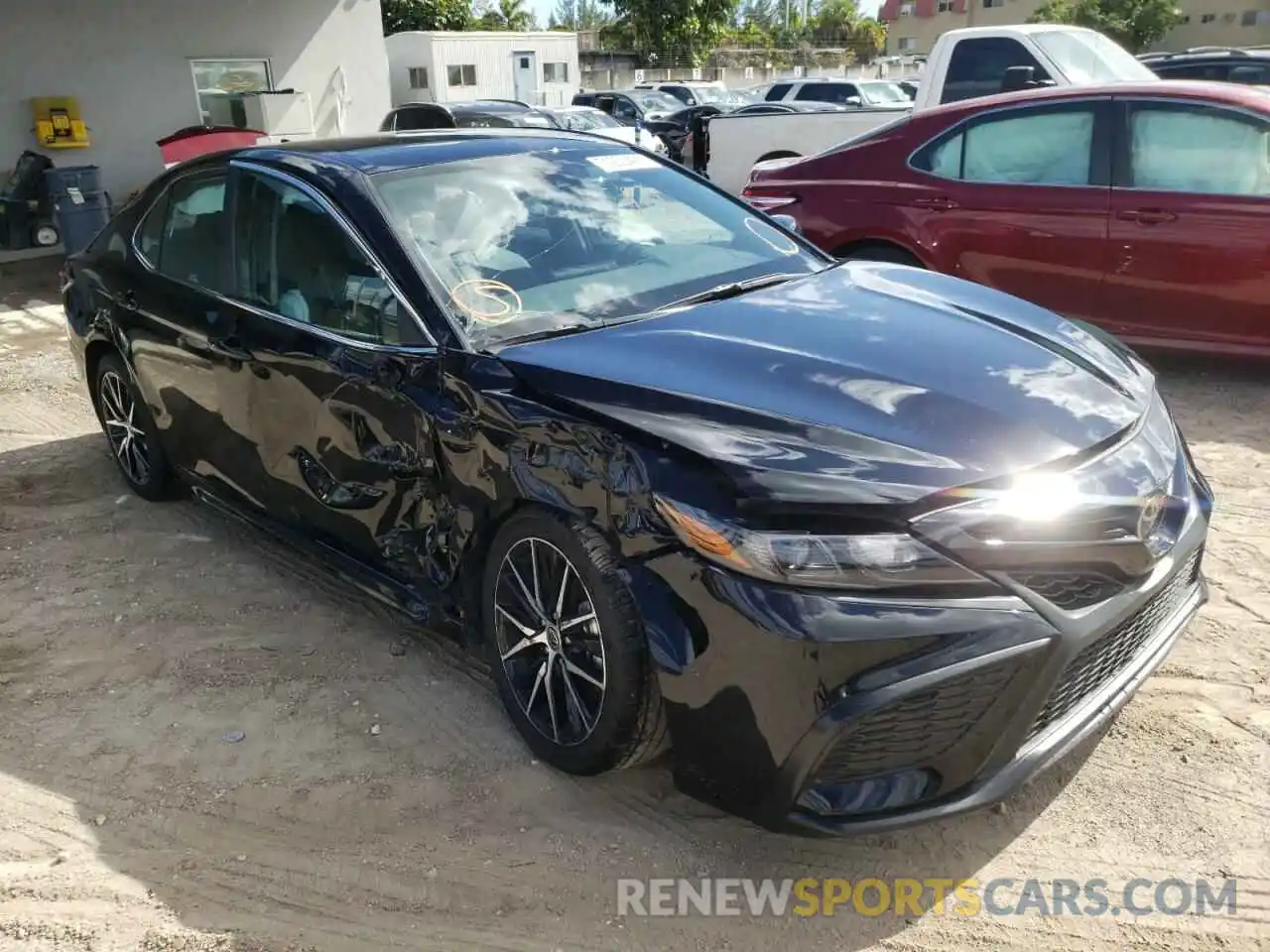 1 Photograph of a damaged car 4T1G11AK6MU611162 TOYOTA CAMRY 2021