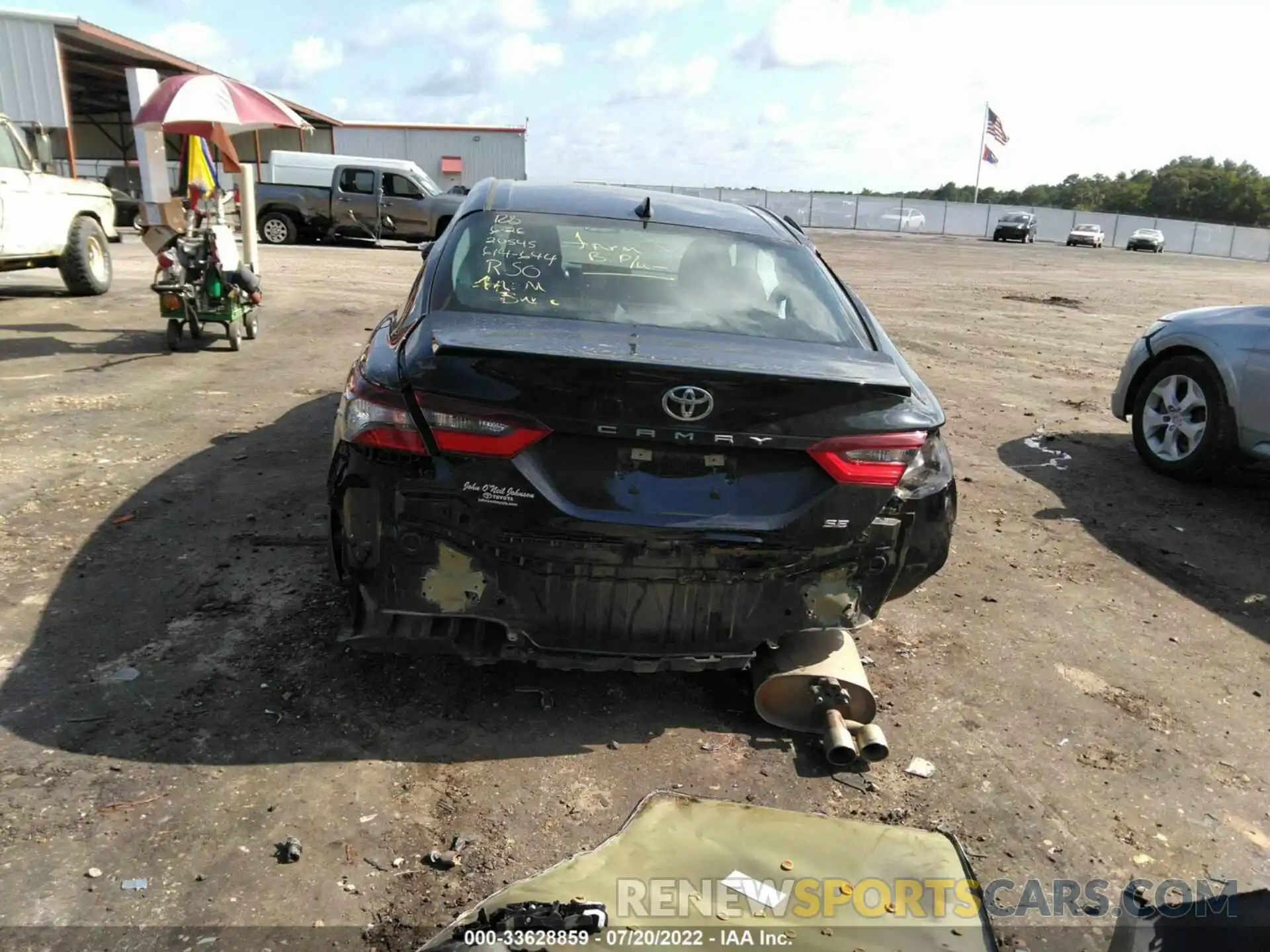 6 Photograph of a damaged car 4T1G11AK6MU614644 TOYOTA CAMRY 2021