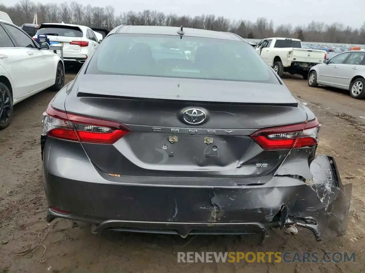 6 Photograph of a damaged car 4T1G11AK6MU616250 TOYOTA CAMRY 2021