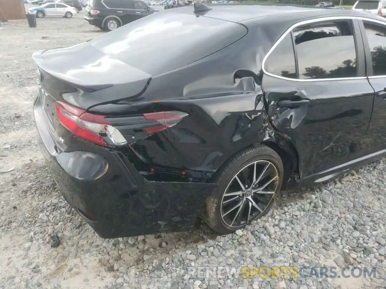 9 Photograph of a damaged car 4T1G11AK7MU404215 TOYOTA CAMRY 2021