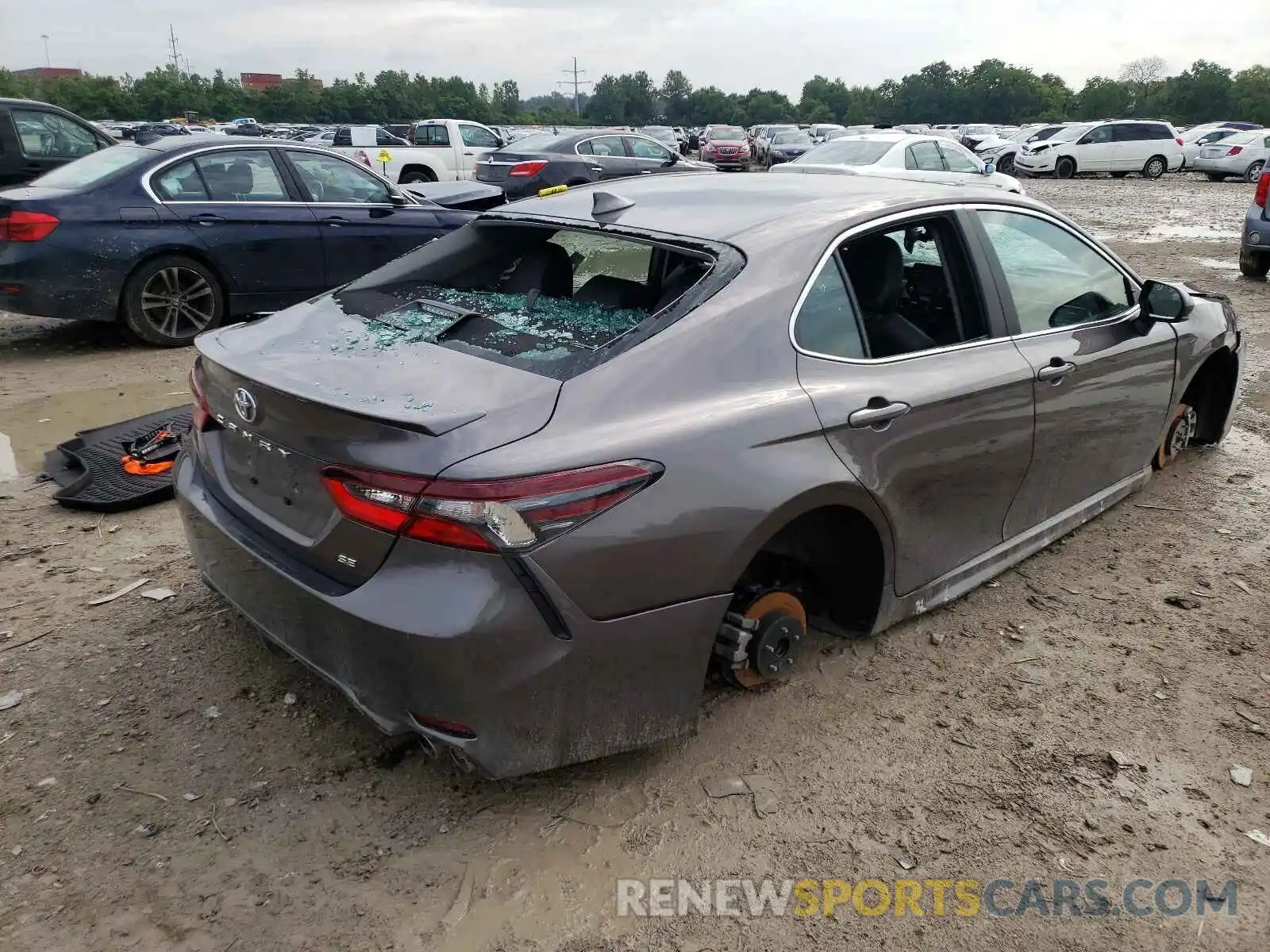 4 Photograph of a damaged car 4T1G11AK7MU405624 TOYOTA CAMRY 2021