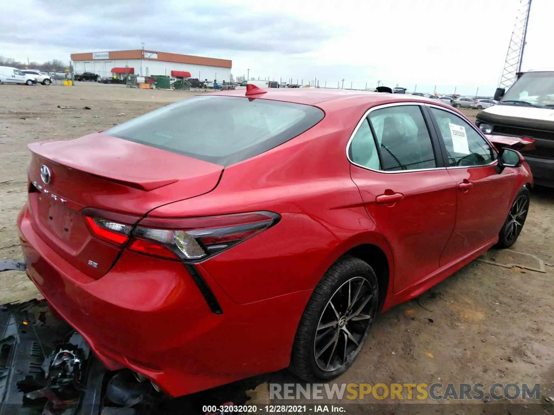 4 Photograph of a damaged car 4T1G11AK7MU427316 TOYOTA CAMRY 2021