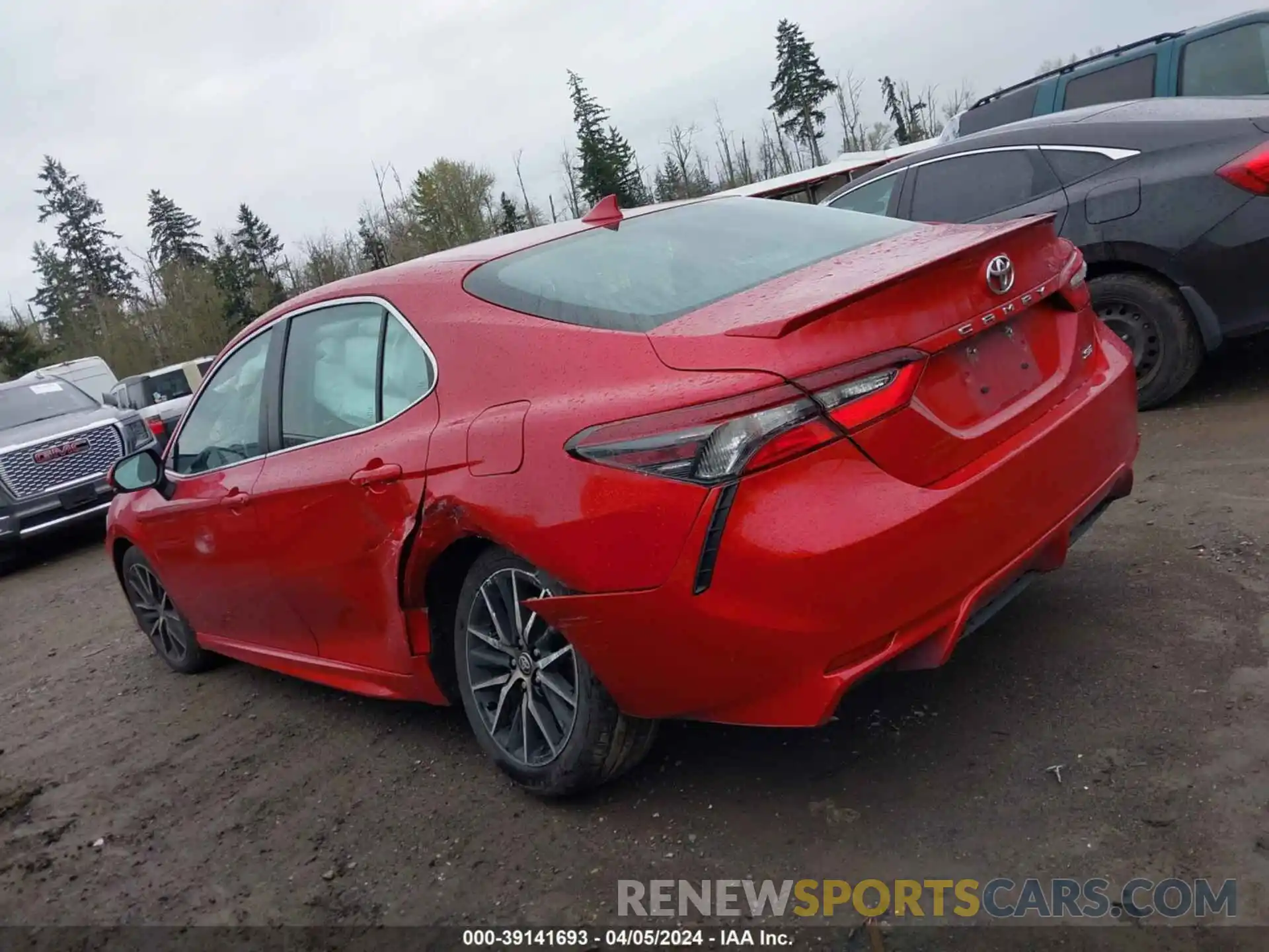 14 Photograph of a damaged car 4T1G11AK7MU482347 TOYOTA CAMRY 2021