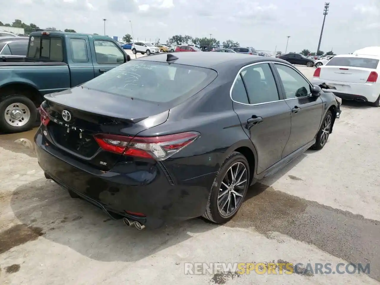 4 Photograph of a damaged car 4T1G11AK7MU491159 TOYOTA CAMRY 2021