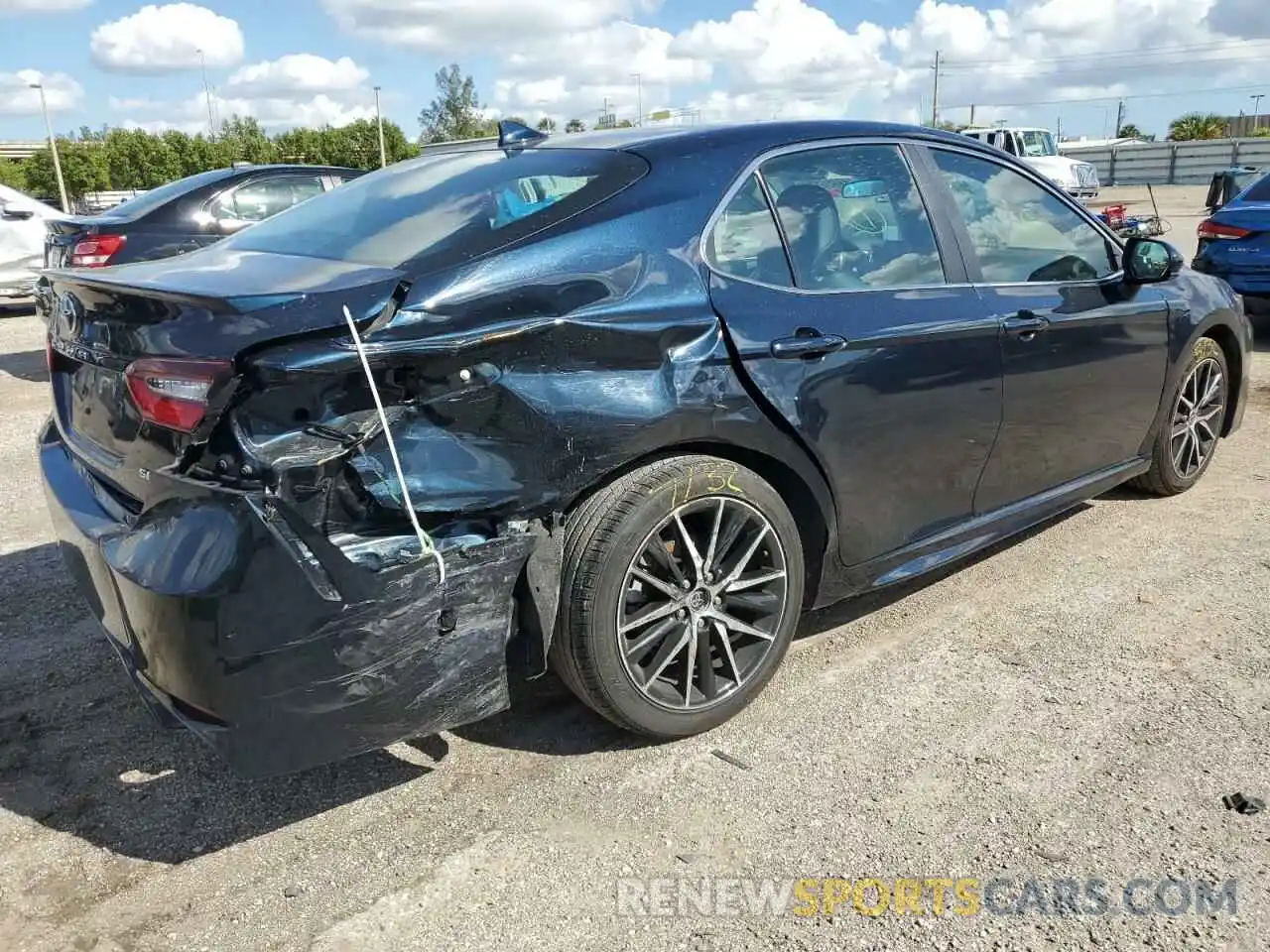 3 Photograph of a damaged car 4T1G11AK7MU513600 TOYOTA CAMRY 2021