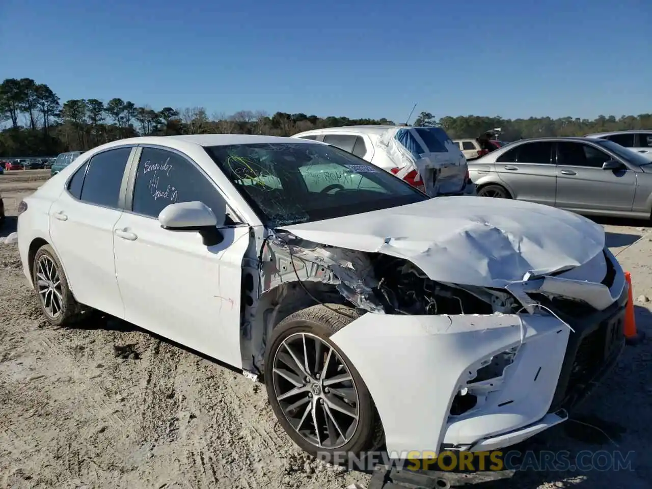 1 Photograph of a damaged car 4T1G11AK7MU527416 TOYOTA CAMRY 2021