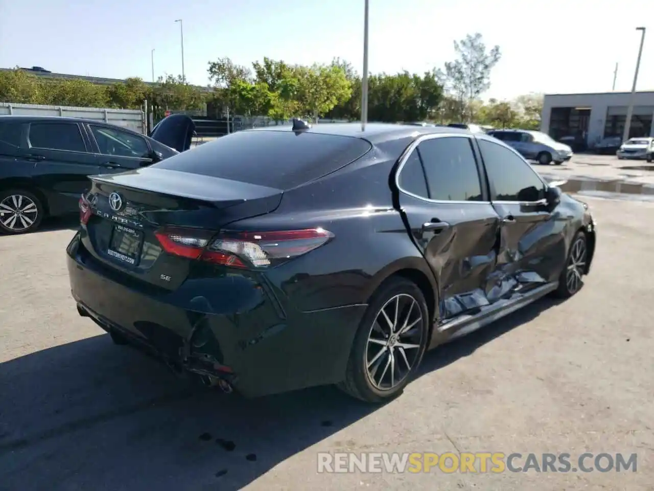 4 Photograph of a damaged car 4T1G11AK7MU548072 TOYOTA CAMRY 2021