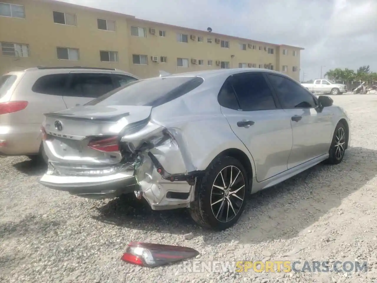 4 Photograph of a damaged car 4T1G11AK7MU552607 TOYOTA CAMRY 2021