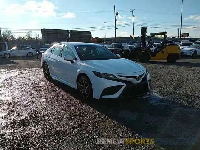 1 Photograph of a damaged car 4T1G11AK7MU610036 TOYOTA CAMRY 2021