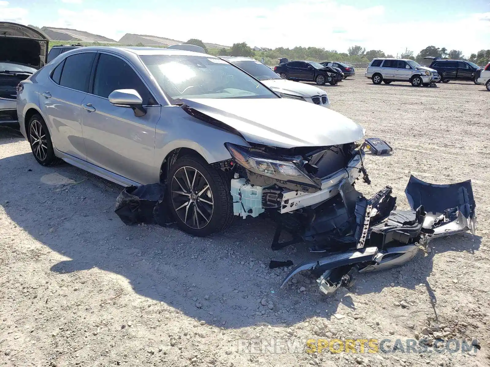 1 Photograph of a damaged car 4T1G11AK8MU403817 TOYOTA CAMRY 2021