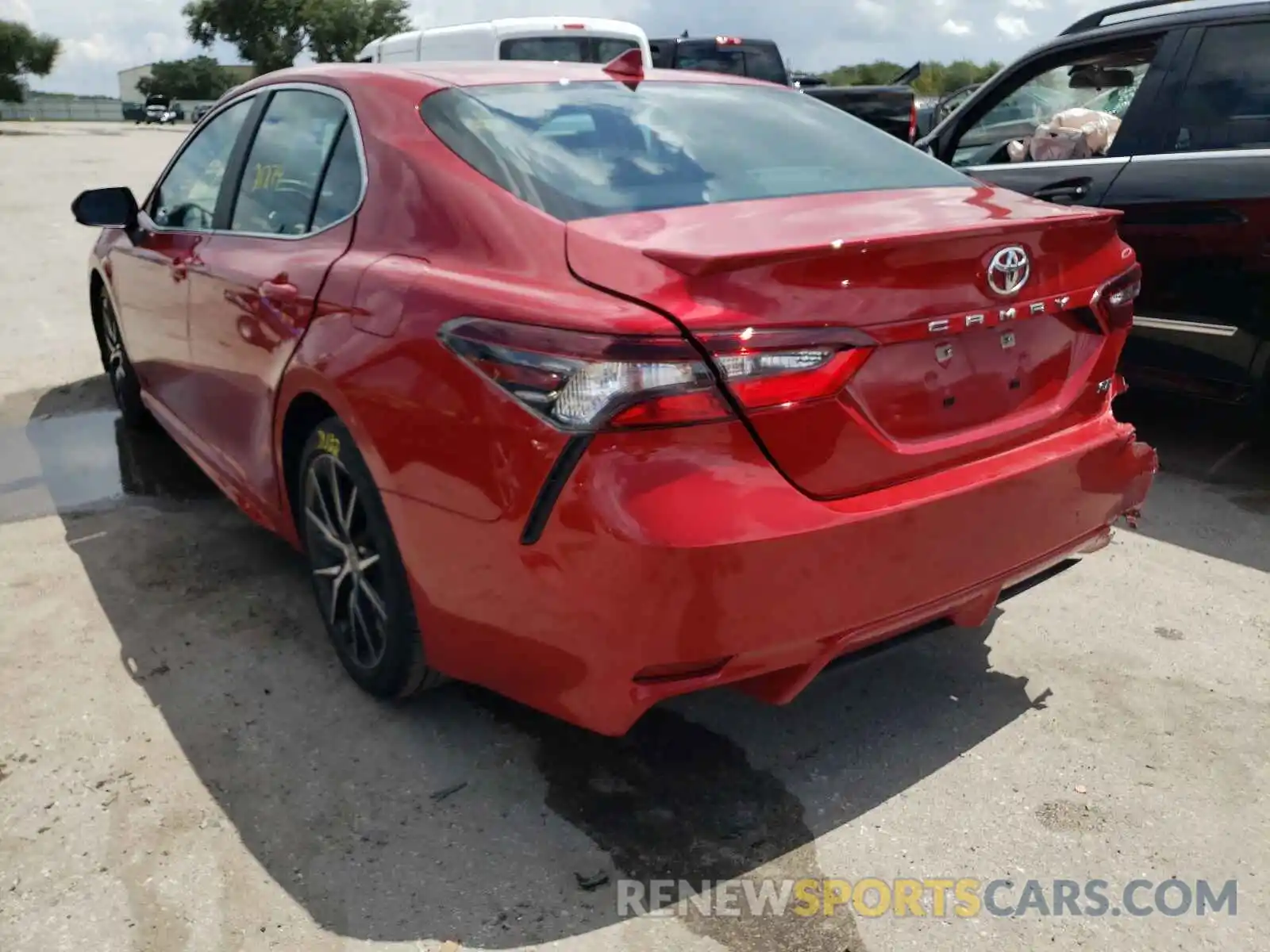 3 Photograph of a damaged car 4T1G11AK8MU407141 TOYOTA CAMRY 2021