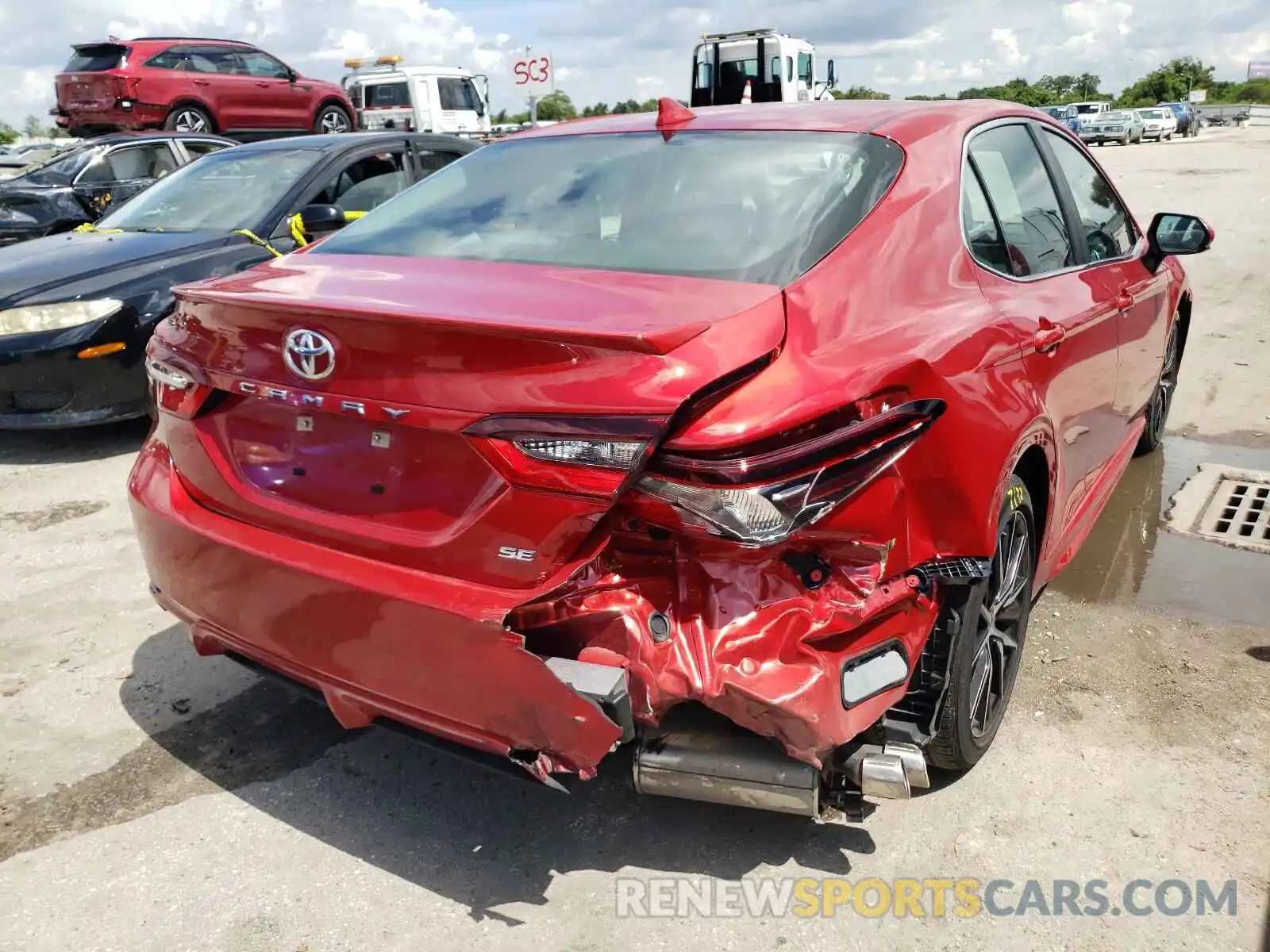 4 Photograph of a damaged car 4T1G11AK8MU407141 TOYOTA CAMRY 2021