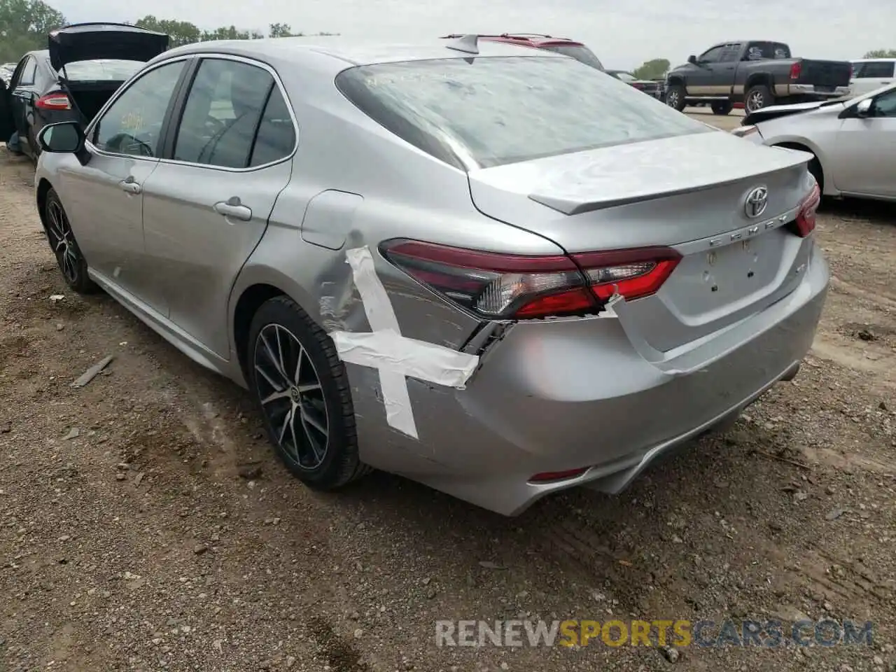 3 Photograph of a damaged car 4T1G11AK8MU412615 TOYOTA CAMRY 2021