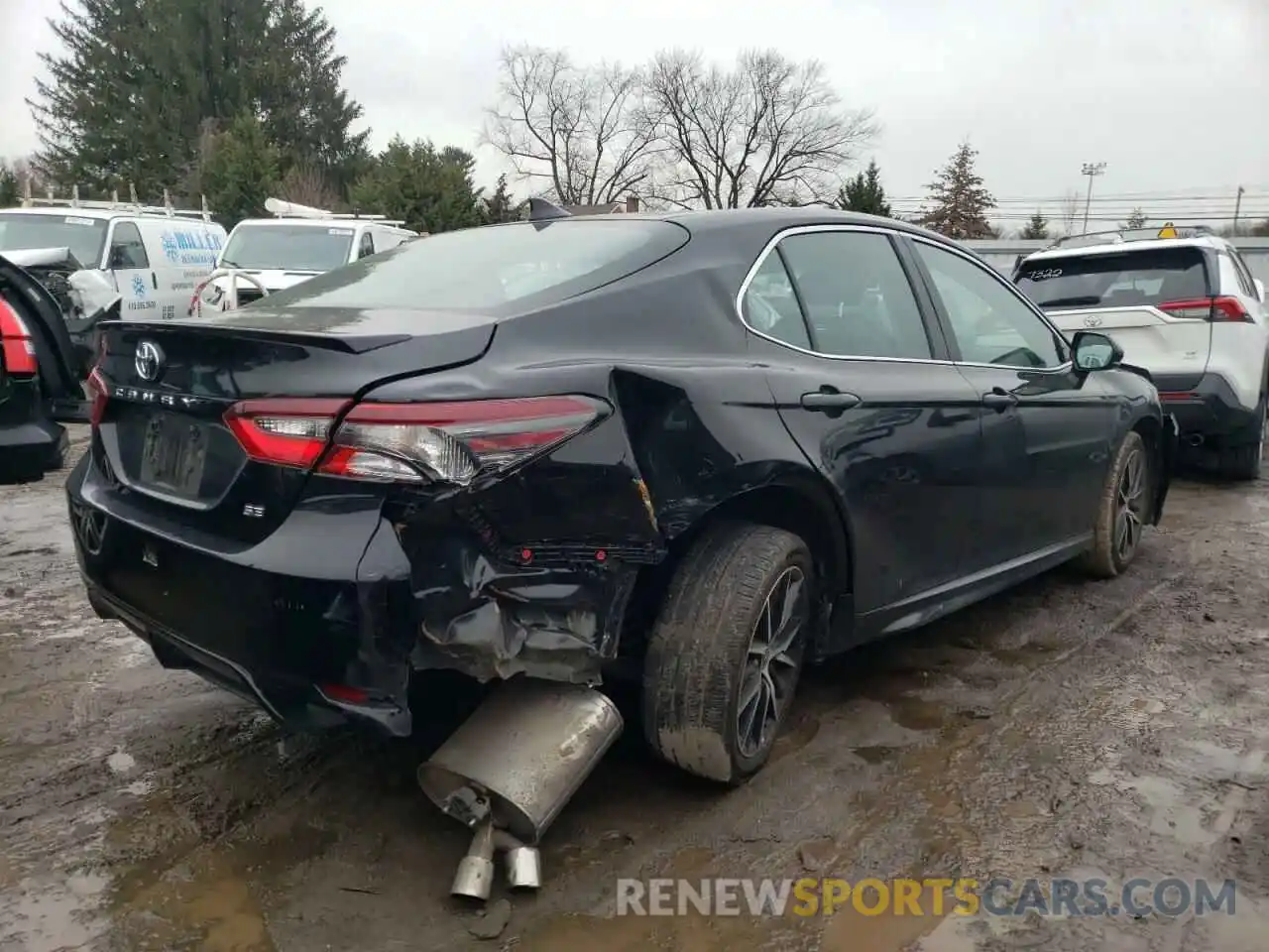 4 Photograph of a damaged car 4T1G11AK8MU431794 TOYOTA CAMRY 2021