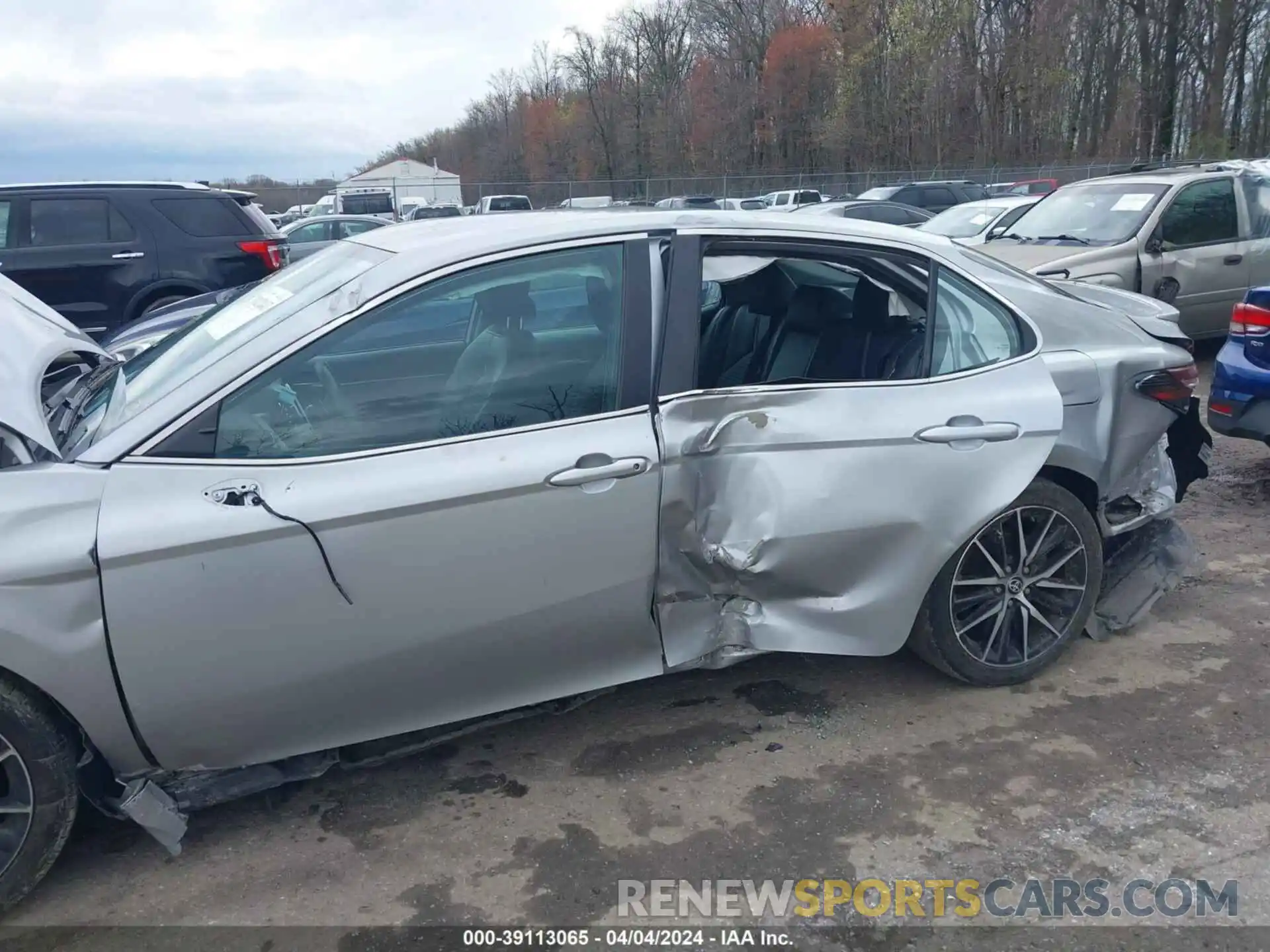 6 Photograph of a damaged car 4T1G11AK8MU455870 TOYOTA CAMRY 2021