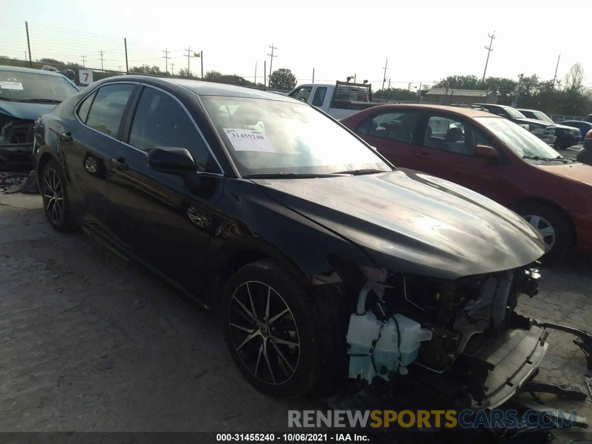 1 Photograph of a damaged car 4T1G11AK8MU475987 TOYOTA CAMRY 2021