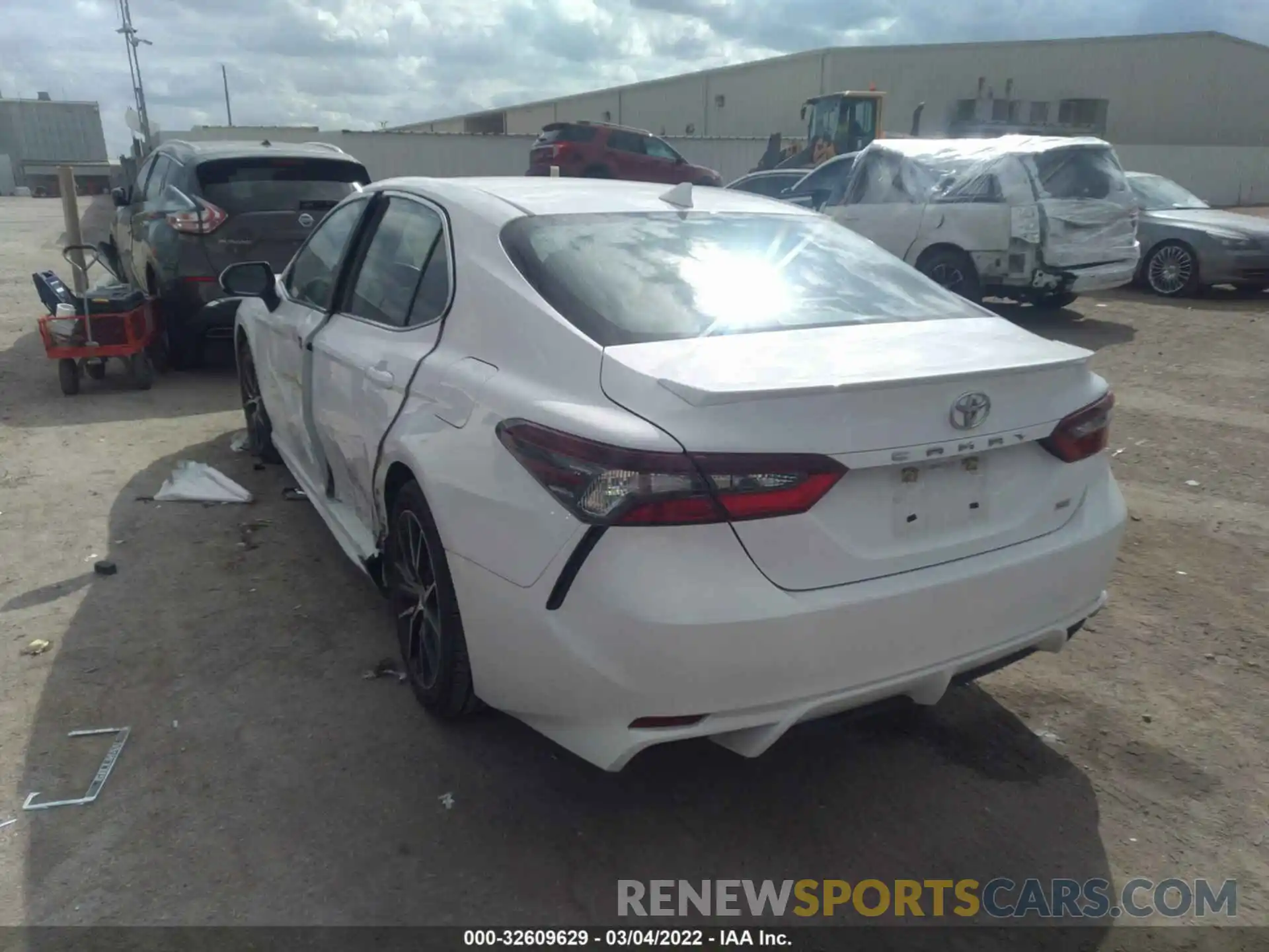 3 Photograph of a damaged car 4T1G11AK8MU525500 TOYOTA CAMRY 2021