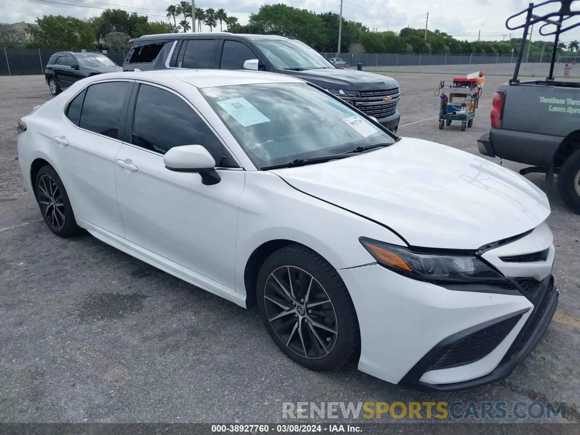 1 Photograph of a damaged car 4T1G11AK8MU528252 TOYOTA CAMRY 2021