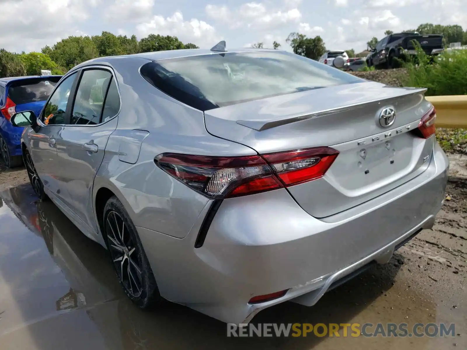 3 Photograph of a damaged car 4T1G11AK8MU528705 TOYOTA CAMRY 2021