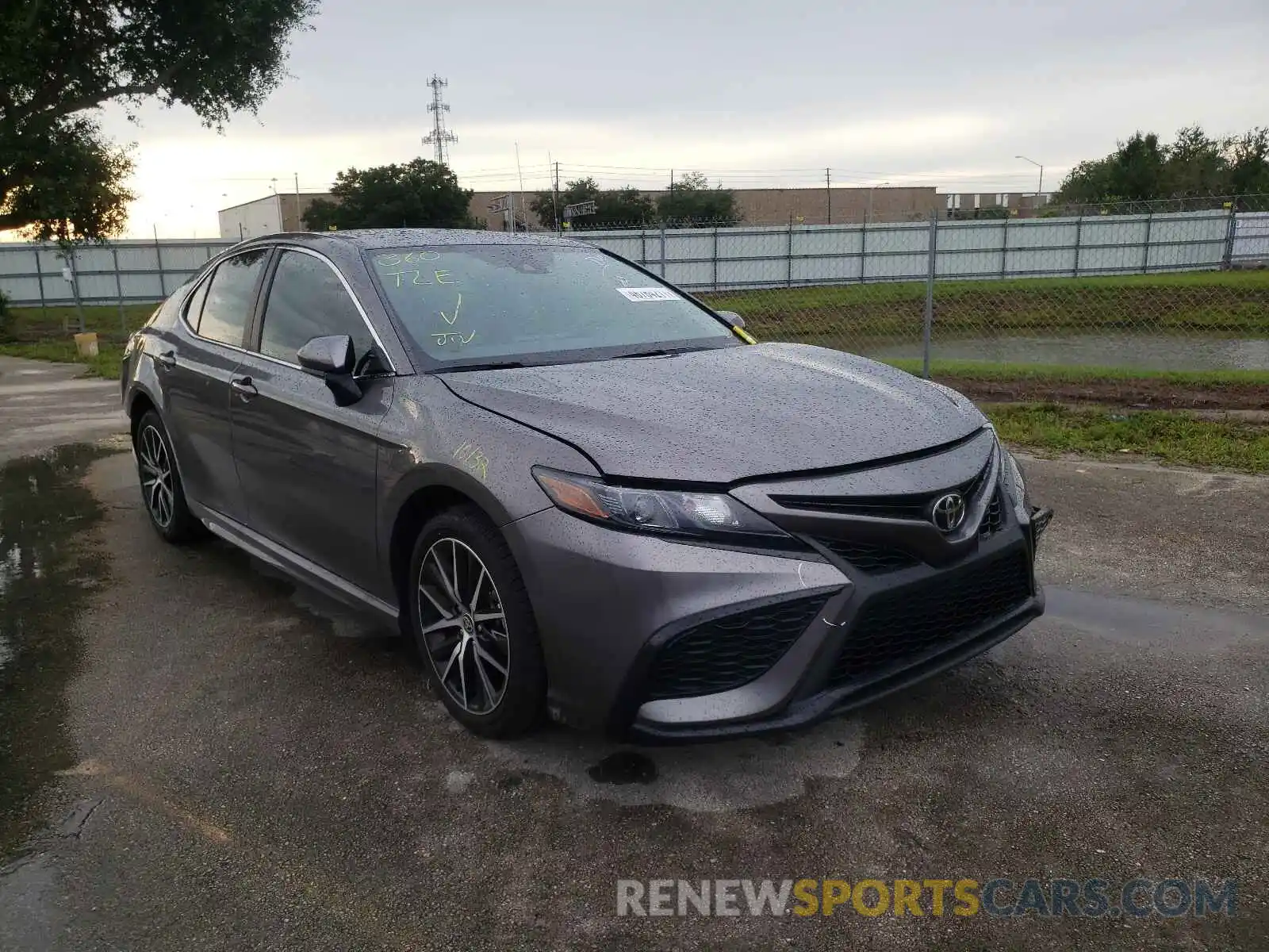 1 Photograph of a damaged car 4T1G11AK8MU547089 TOYOTA CAMRY 2021