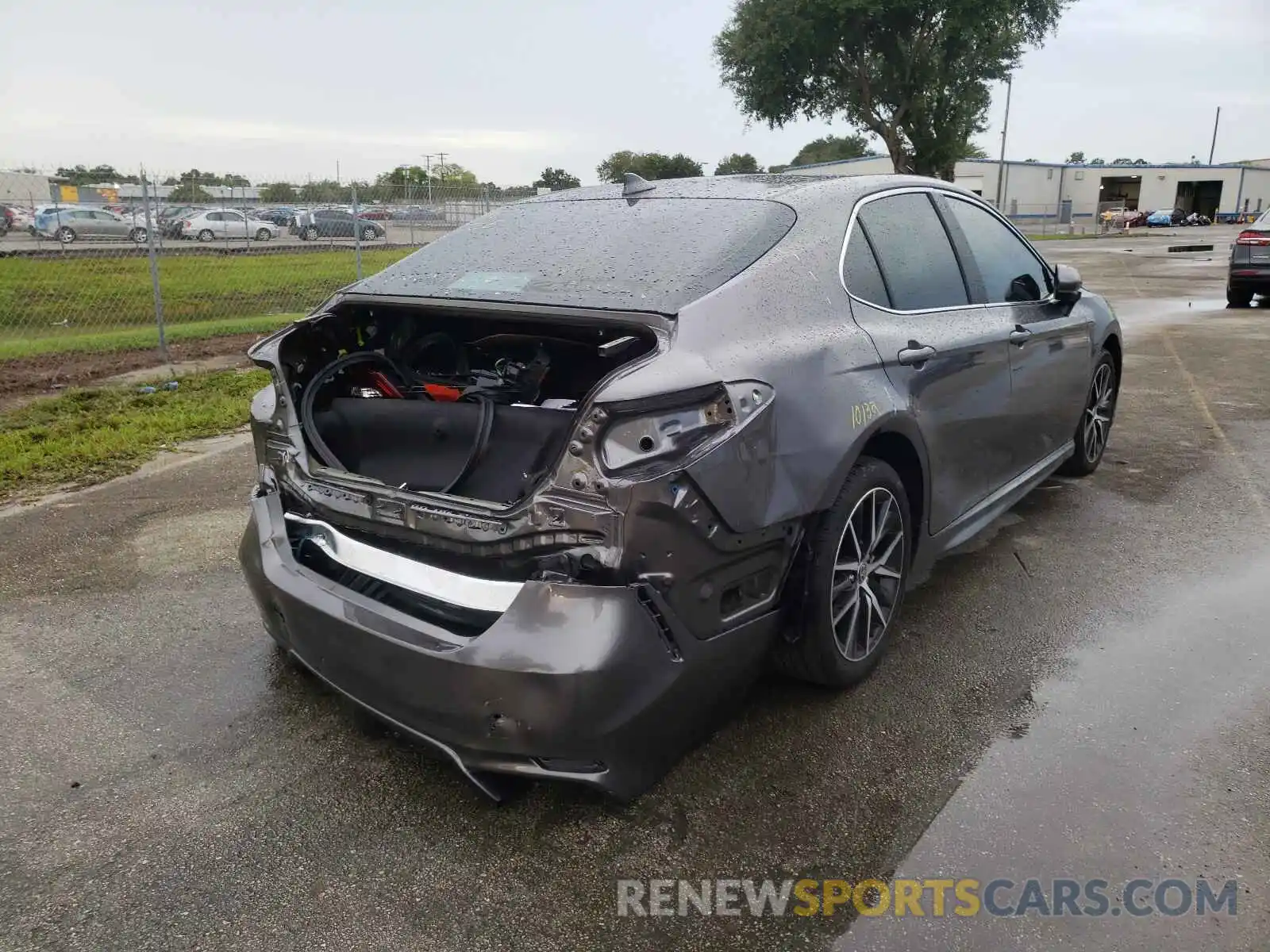 4 Photograph of a damaged car 4T1G11AK8MU547089 TOYOTA CAMRY 2021