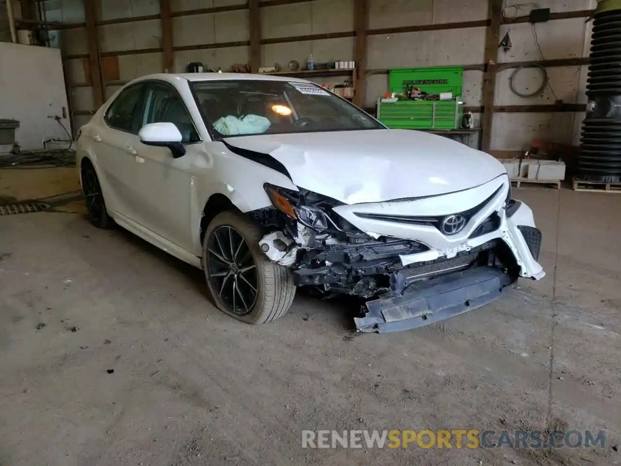 1 Photograph of a damaged car 4T1G11AK8MU551207 TOYOTA CAMRY 2021