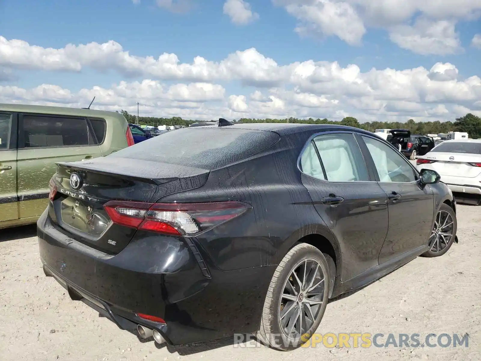 4 Photograph of a damaged car 4T1G11AK8MU575460 TOYOTA CAMRY 2021