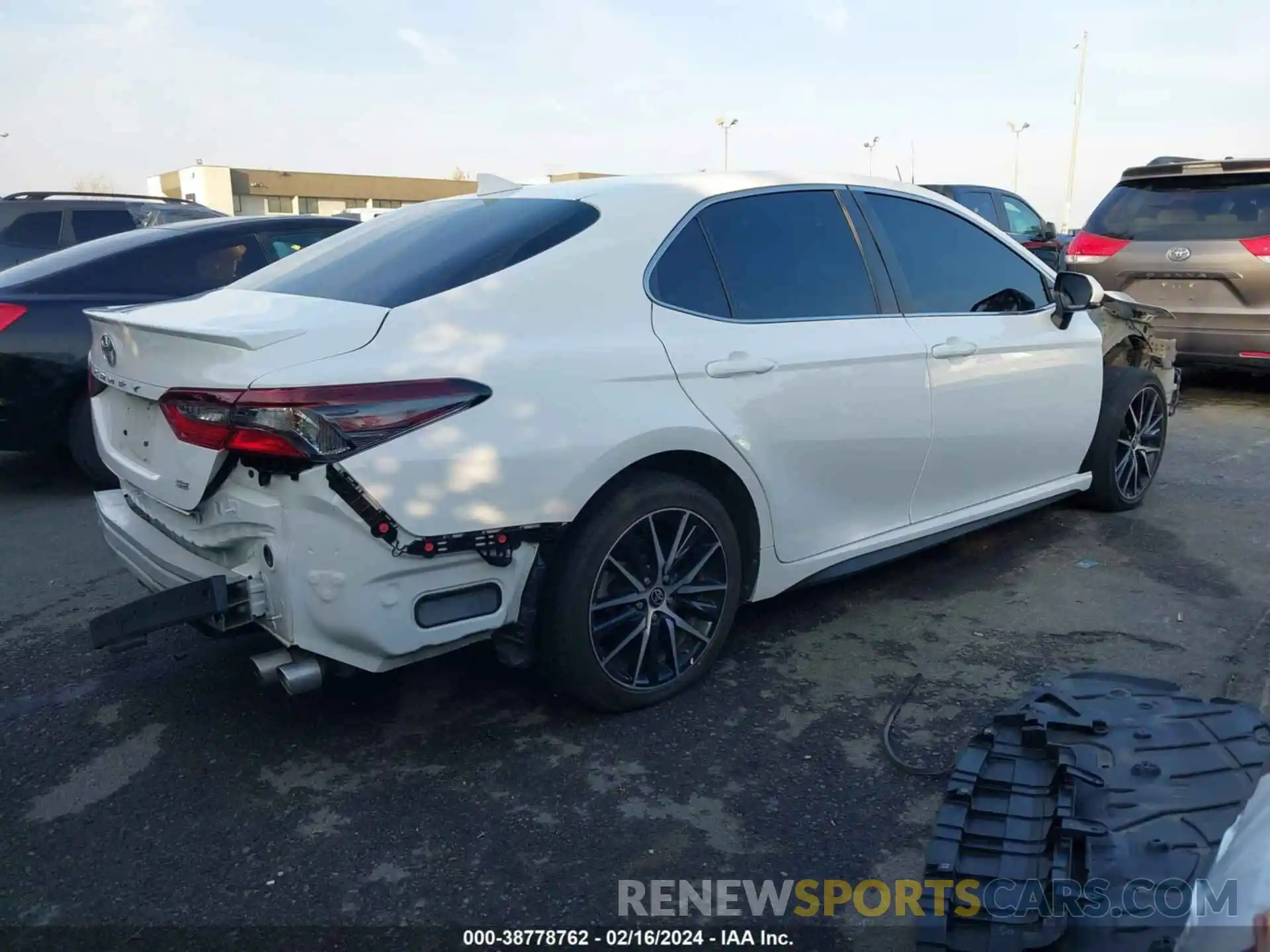 4 Photograph of a damaged car 4T1G11AK8MU583512 TOYOTA CAMRY 2021