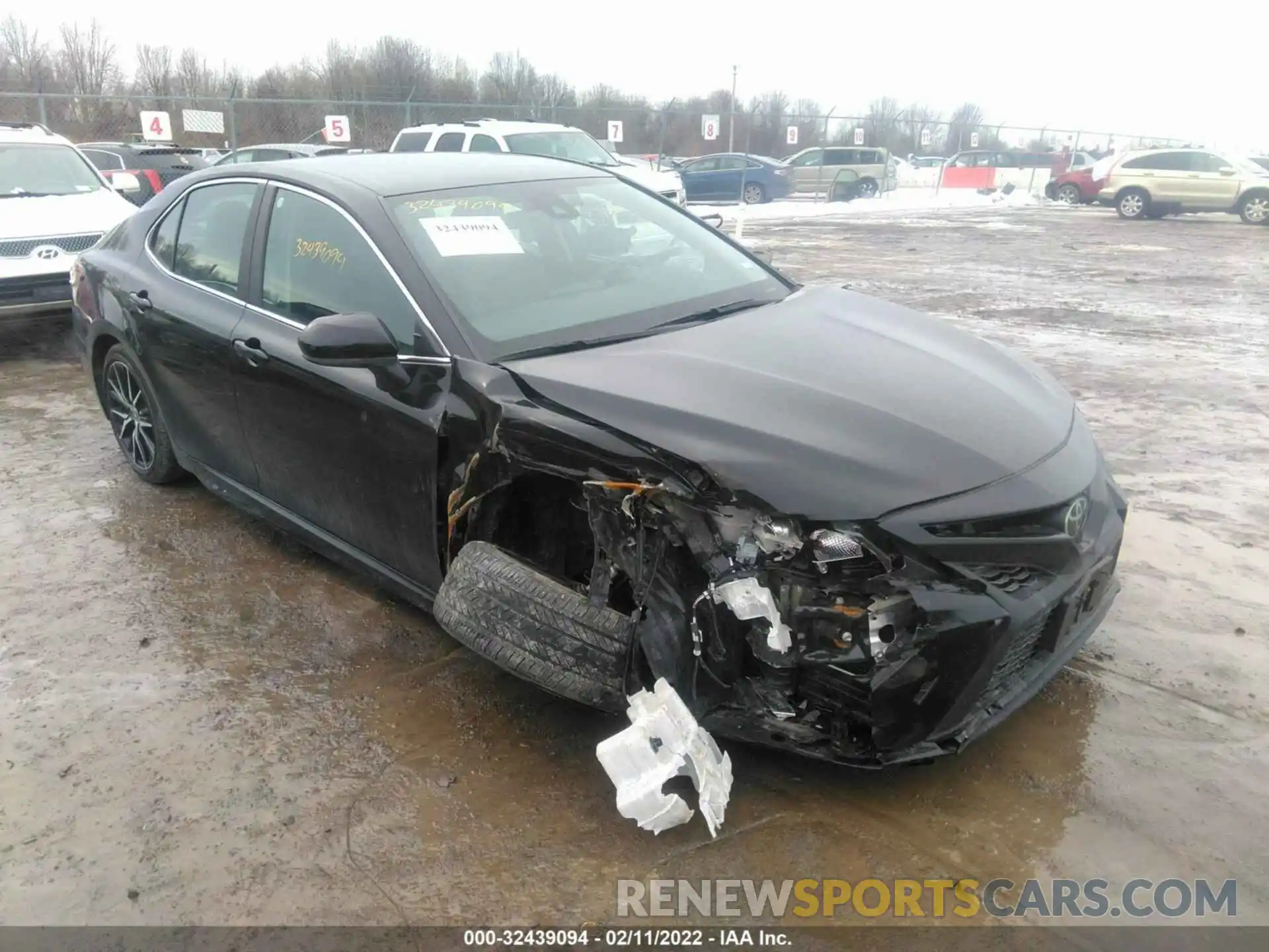 1 Photograph of a damaged car 4T1G11AK8MU583655 TOYOTA CAMRY 2021