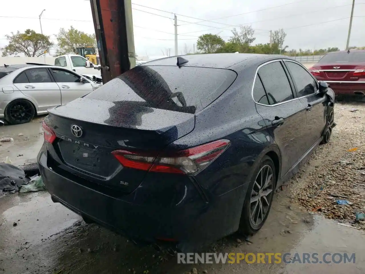 4 Photograph of a damaged car 4T1G11AK8MU605038 TOYOTA CAMRY 2021