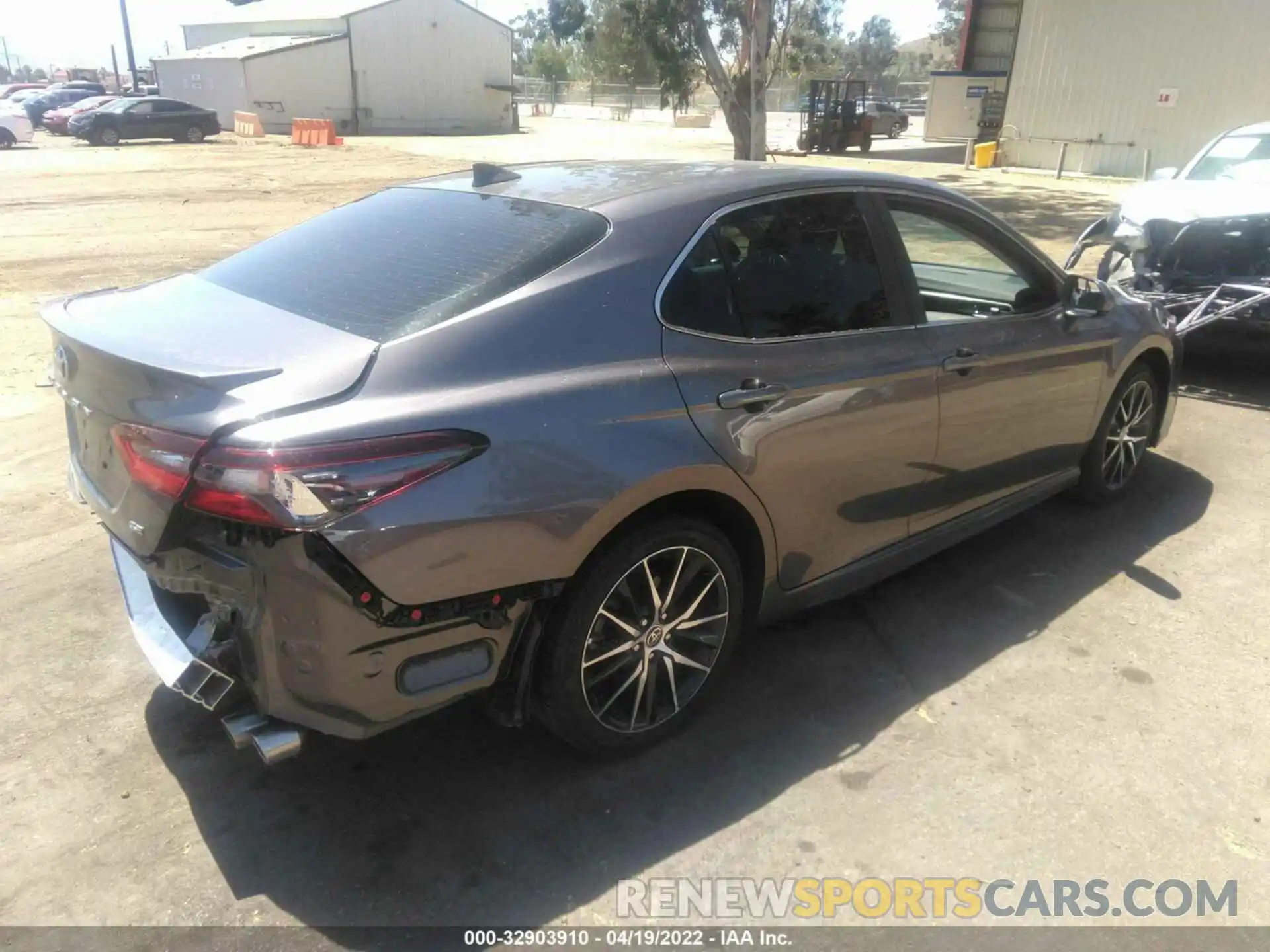 4 Photograph of a damaged car 4T1G11AK9MU422506 TOYOTA CAMRY 2021