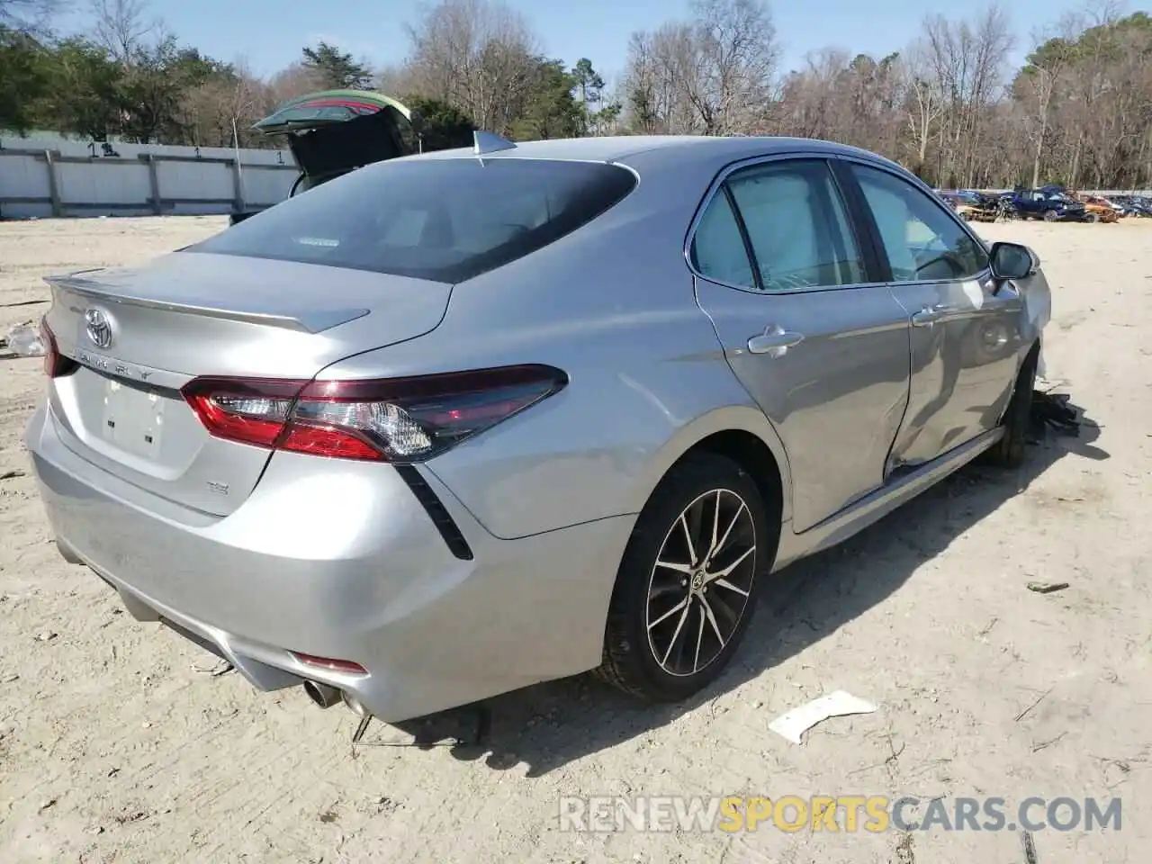 4 Photograph of a damaged car 4T1G11AK9MU463637 TOYOTA CAMRY 2021