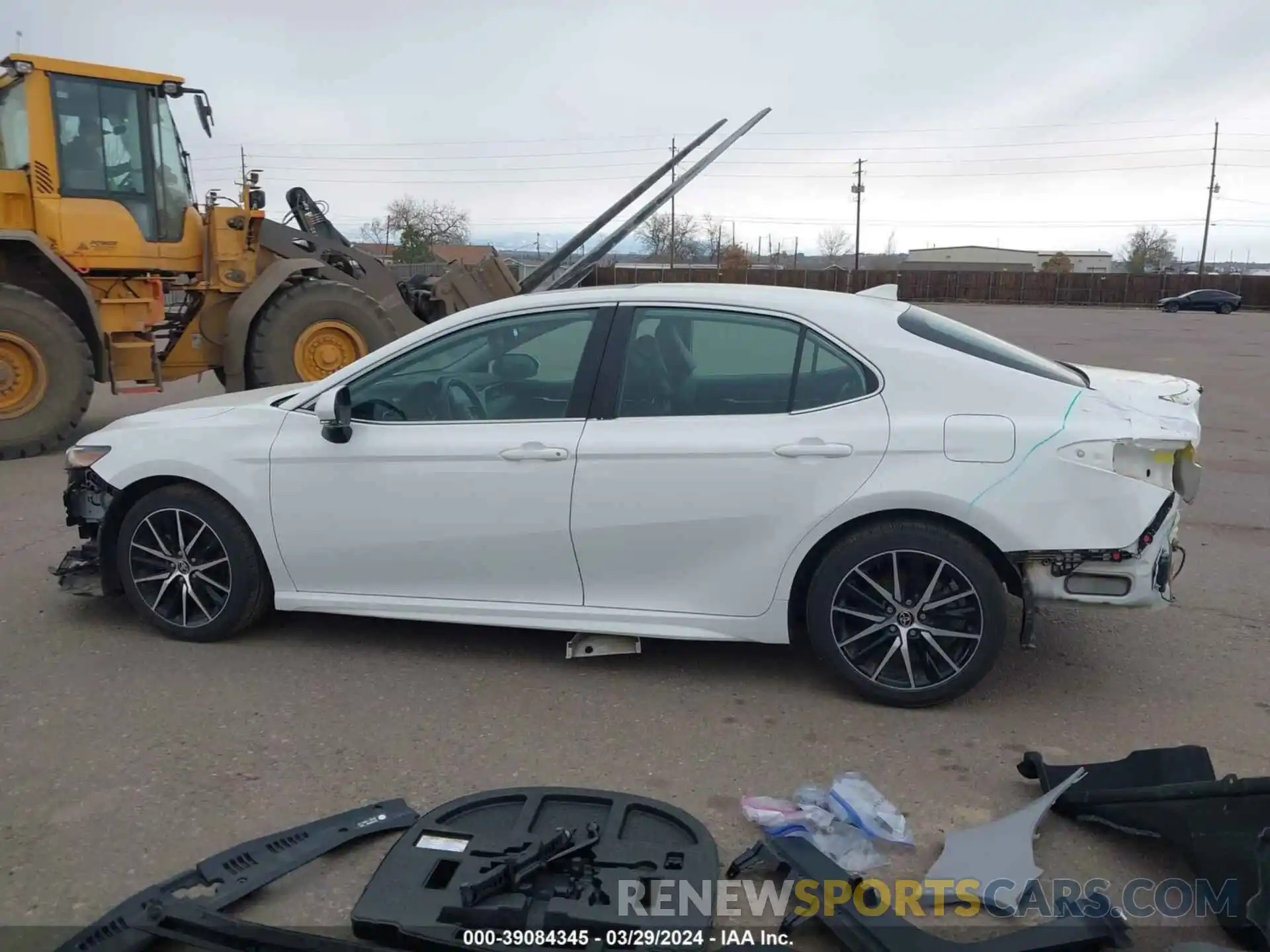 15 Photograph of a damaged car 4T1G11AK9MU494922 TOYOTA CAMRY 2021