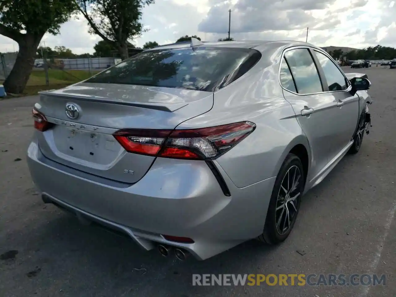 4 Photograph of a damaged car 4T1G11AK9MU516403 TOYOTA CAMRY 2021