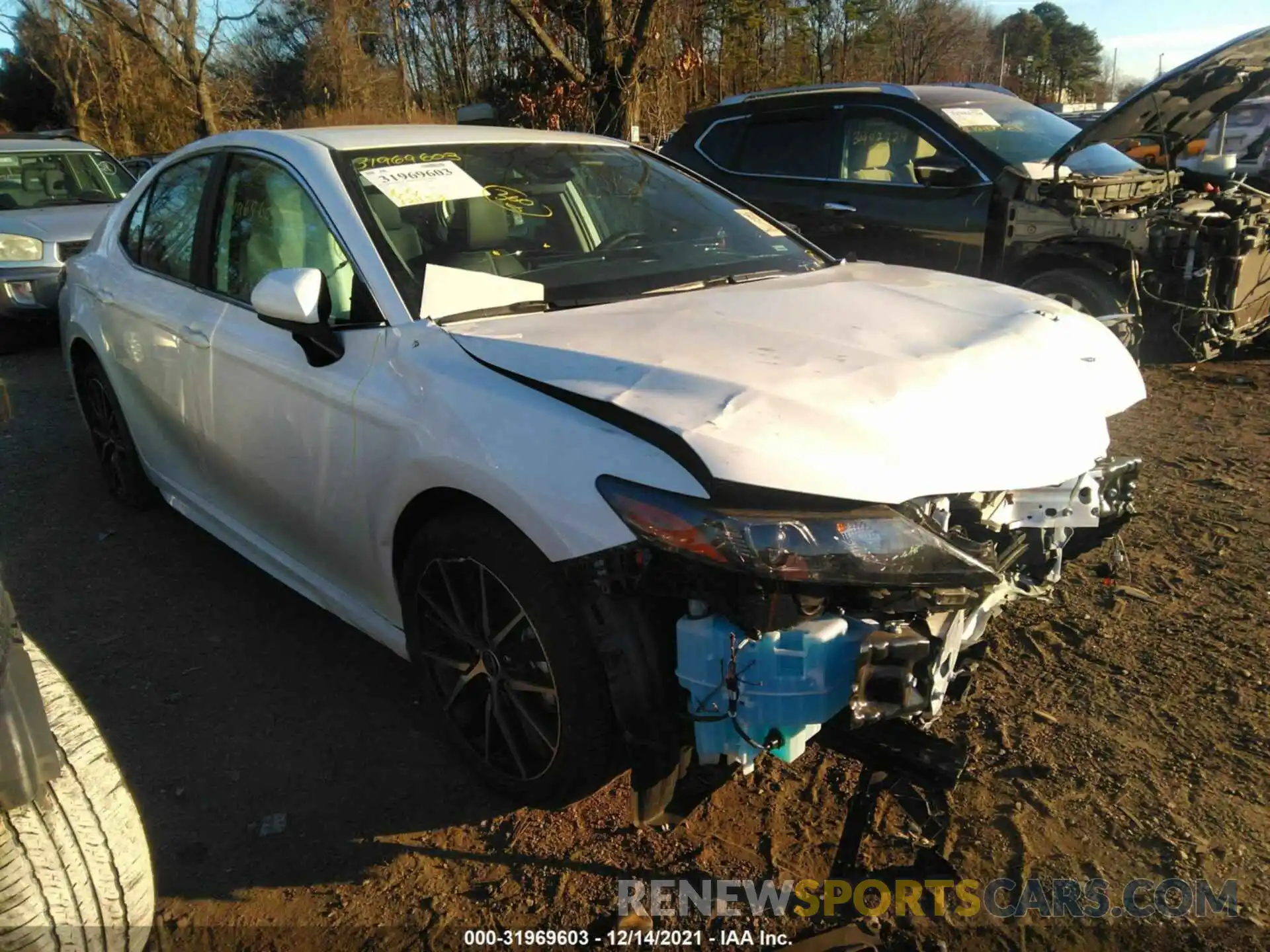 1 Photograph of a damaged car 4T1G11AK9MU585351 TOYOTA CAMRY 2021