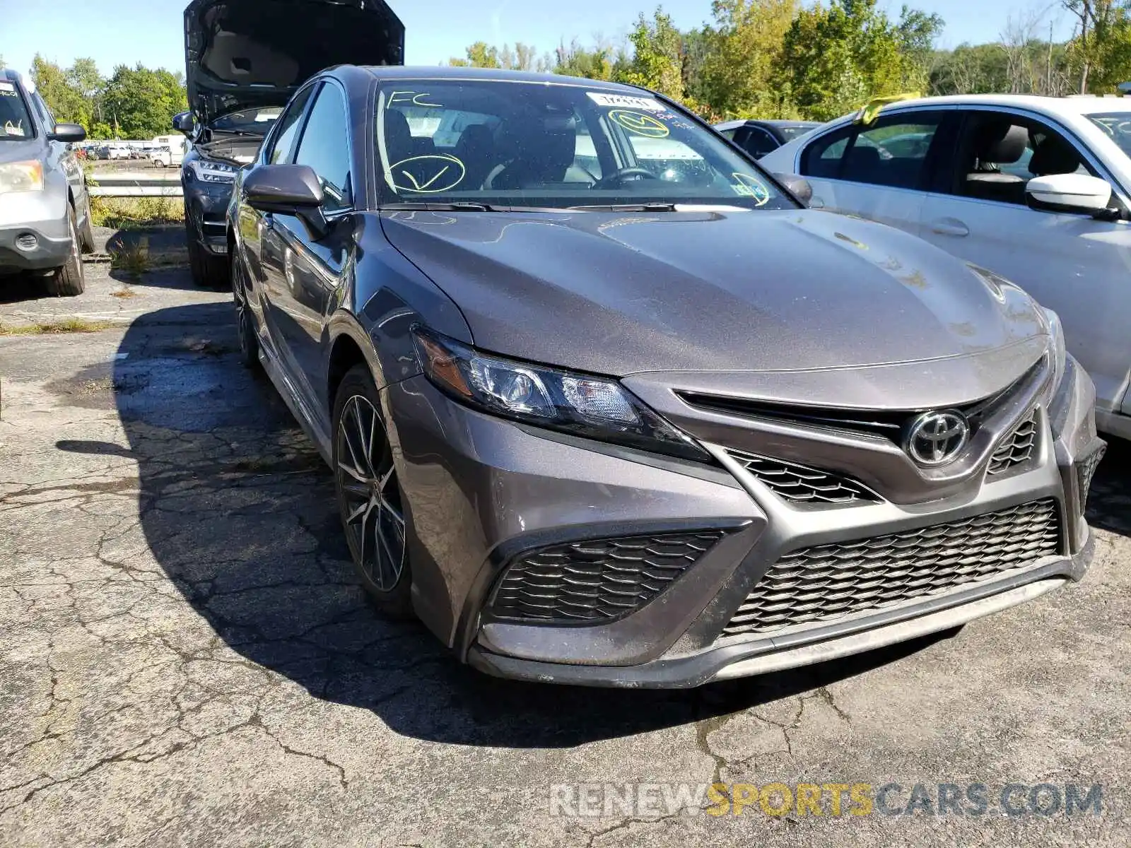 1 Photograph of a damaged car 4T1G11AK9MU585835 TOYOTA CAMRY 2021