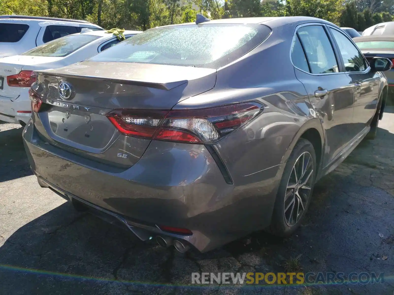 4 Photograph of a damaged car 4T1G11AK9MU585835 TOYOTA CAMRY 2021