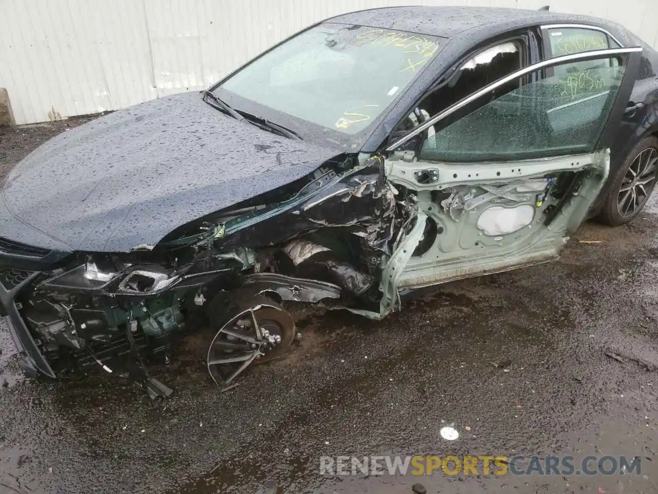 9 Photograph of a damaged car 4T1G11AKXMU402751 TOYOTA CAMRY 2021