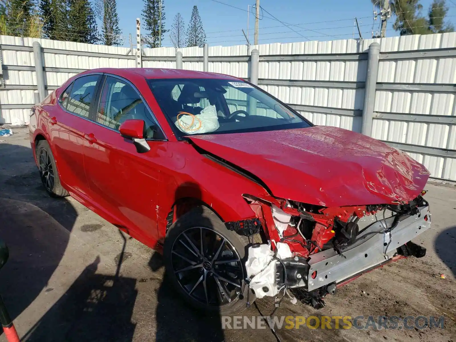 1 Photograph of a damaged car 4T1G11AKXMU410591 TOYOTA CAMRY 2021