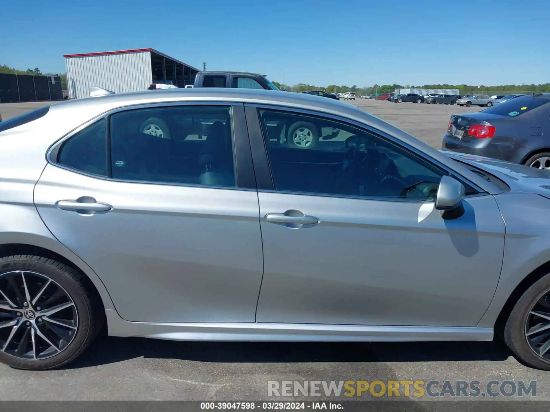 14 Photograph of a damaged car 4T1G11AKXMU411790 TOYOTA CAMRY 2021