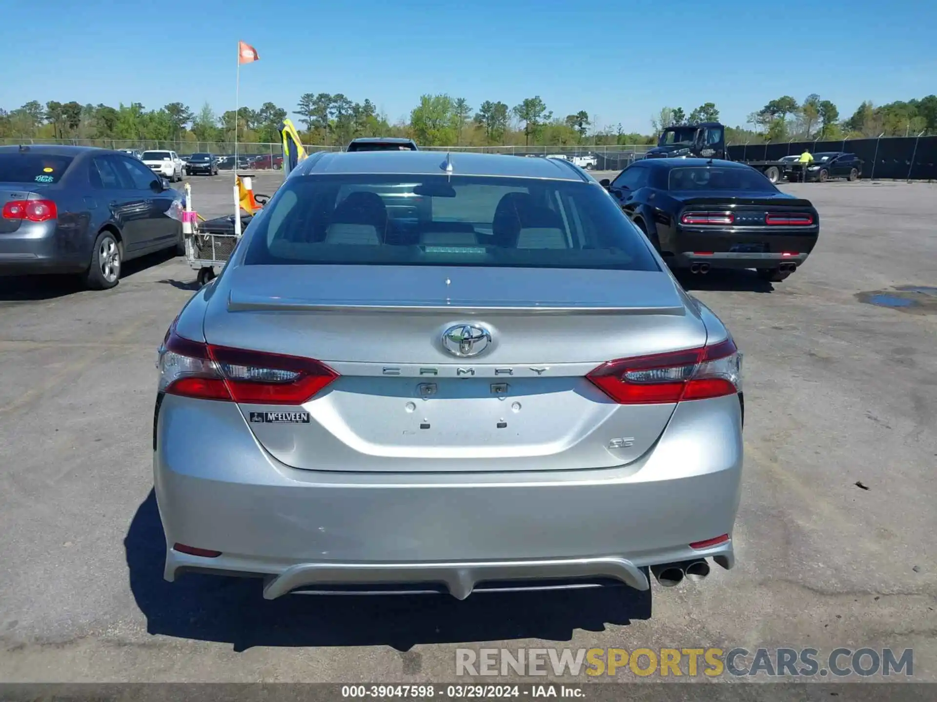 17 Photograph of a damaged car 4T1G11AKXMU411790 TOYOTA CAMRY 2021