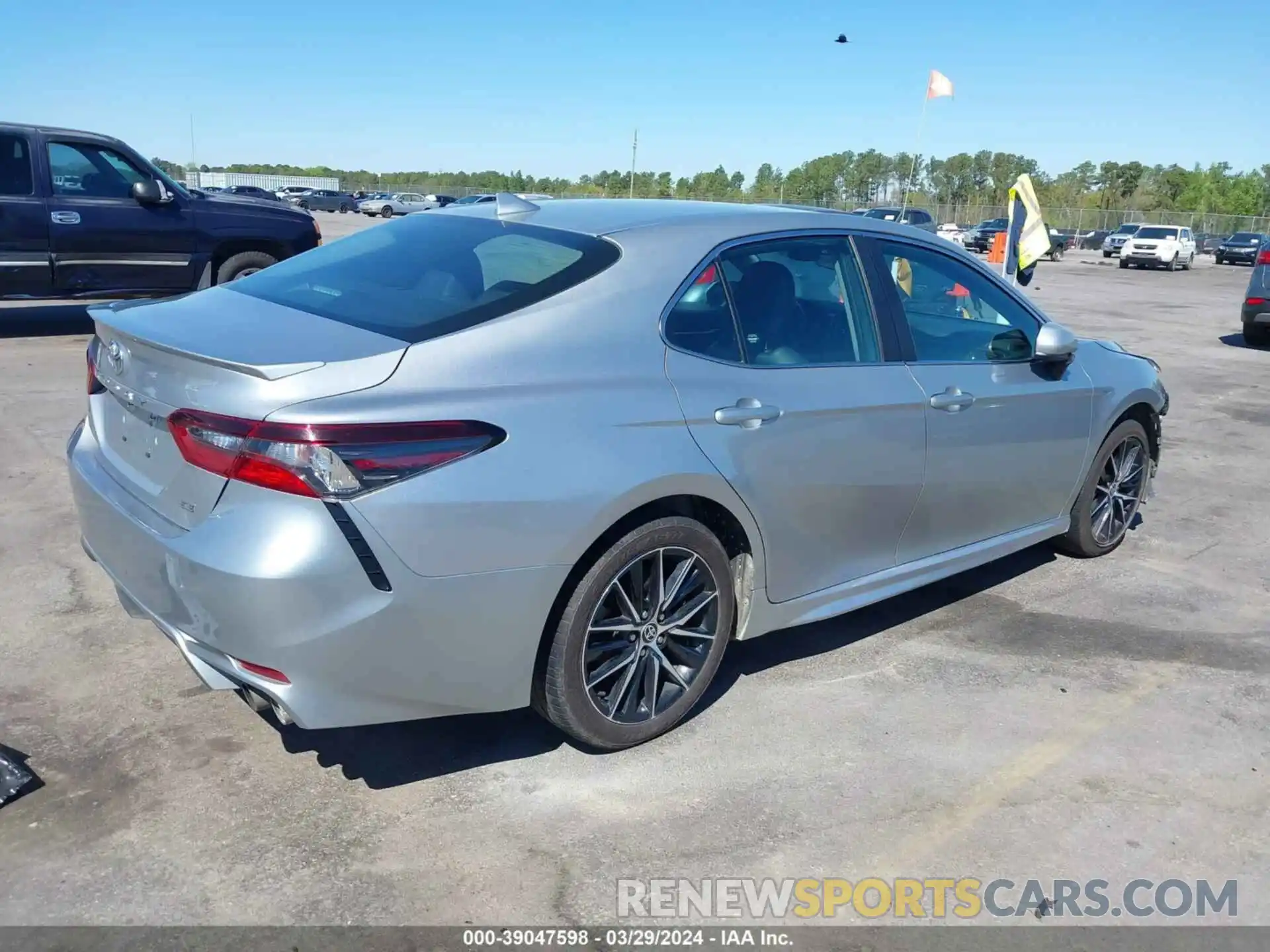 4 Photograph of a damaged car 4T1G11AKXMU411790 TOYOTA CAMRY 2021