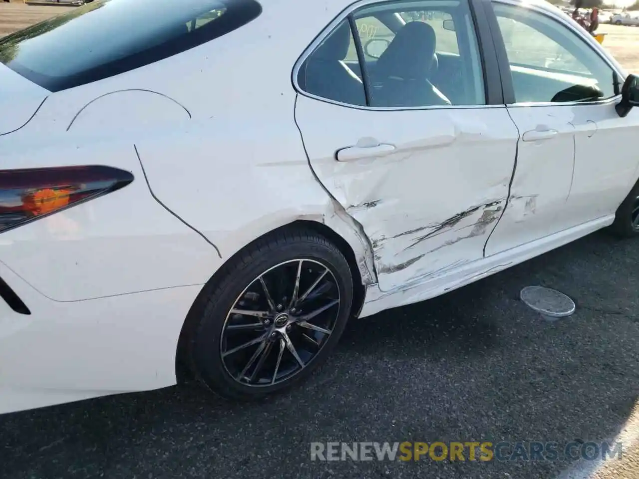 9 Photograph of a damaged car 4T1G11AKXMU413586 TOYOTA CAMRY 2021