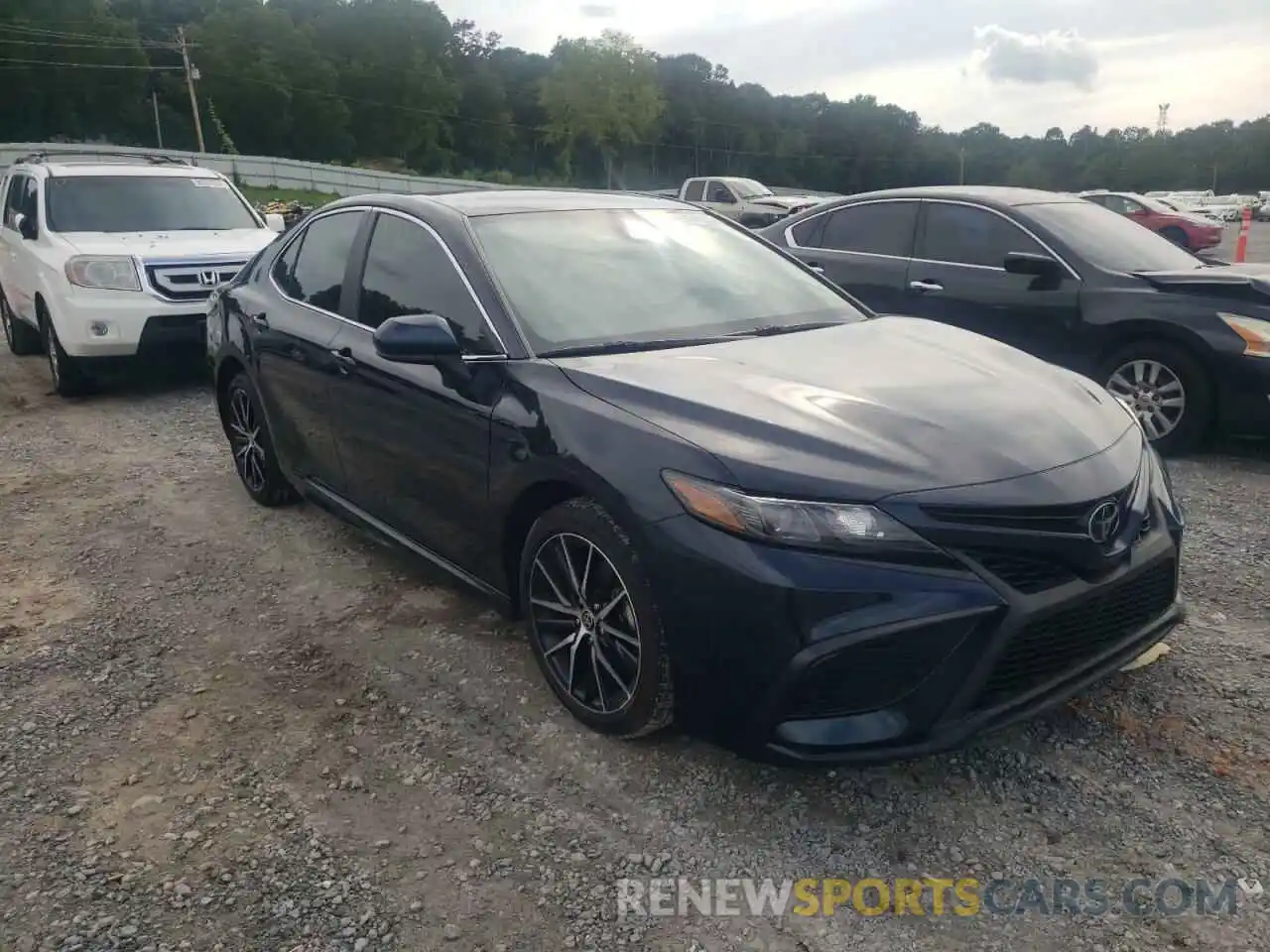 1 Photograph of a damaged car 4T1G11AKXMU421171 TOYOTA CAMRY 2021