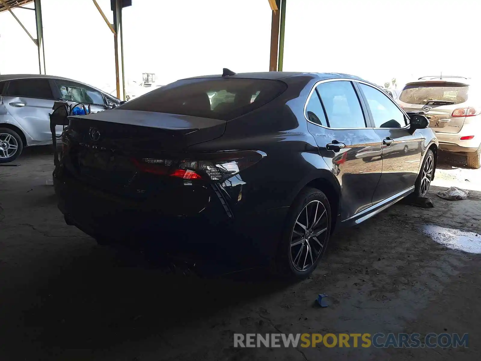 4 Photograph of a damaged car 4T1G11AKXMU423969 TOYOTA CAMRY 2021