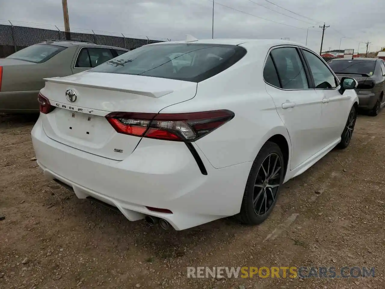 4 Photograph of a damaged car 4T1G11AKXMU425561 TOYOTA CAMRY 2021