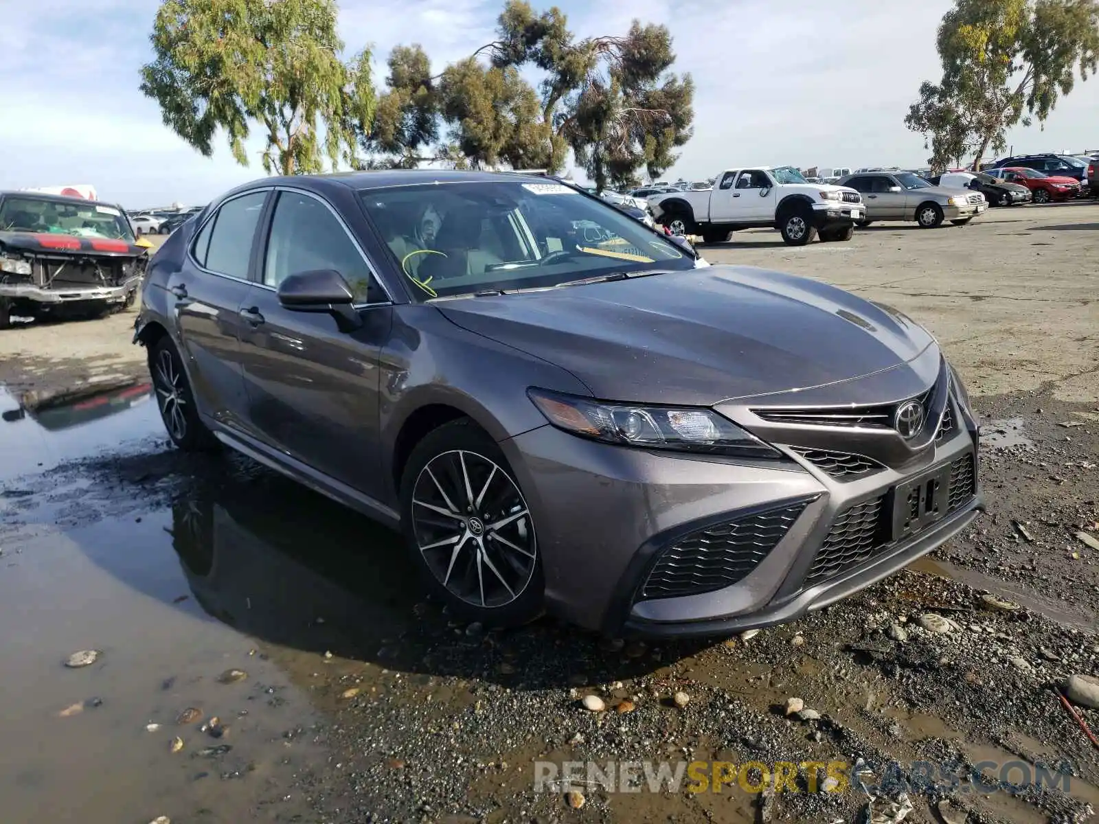 1 Photograph of a damaged car 4T1G11AKXMU481015 TOYOTA CAMRY 2021