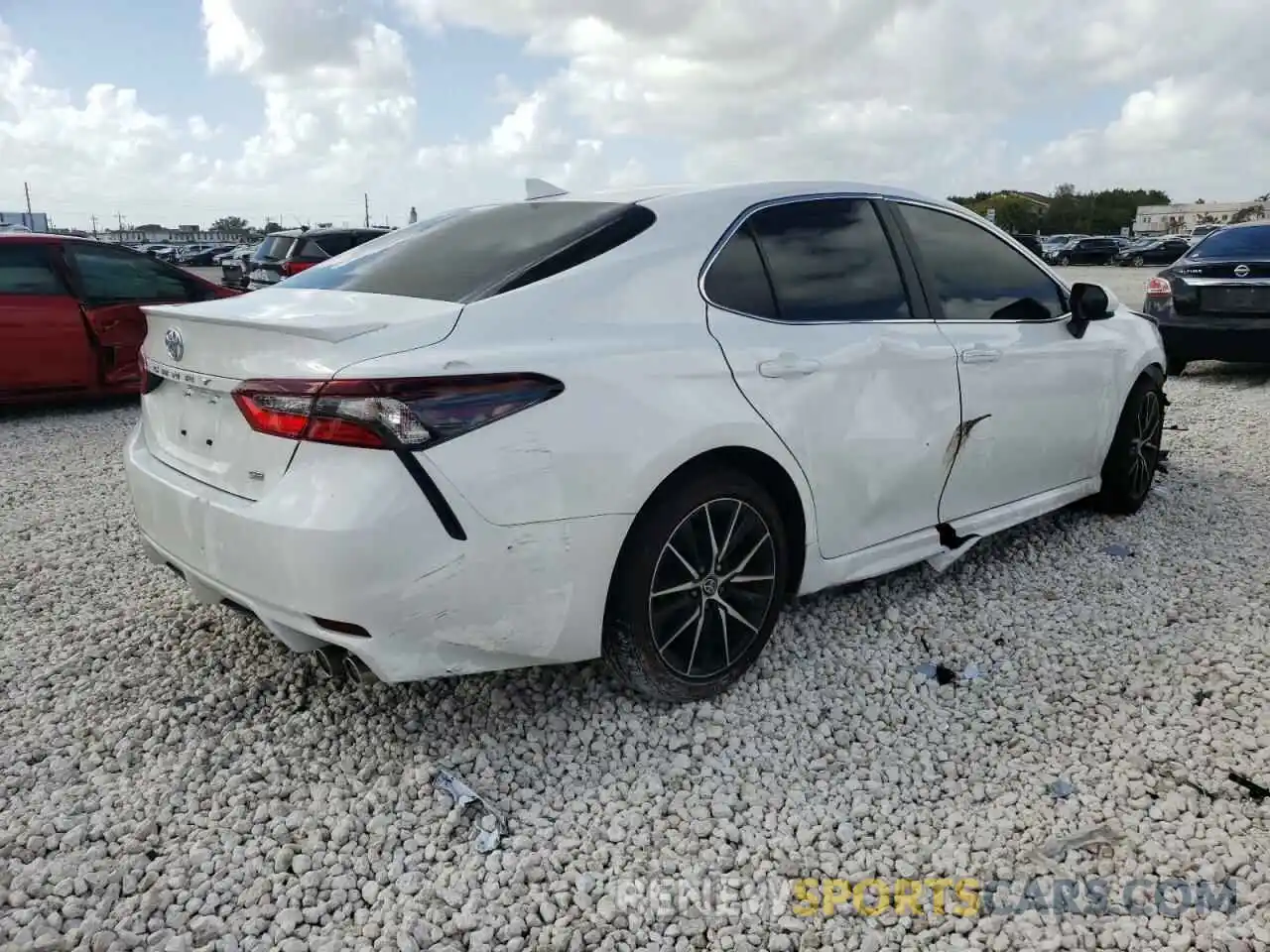 4 Photograph of a damaged car 4T1G11AKXMU489230 TOYOTA CAMRY 2021